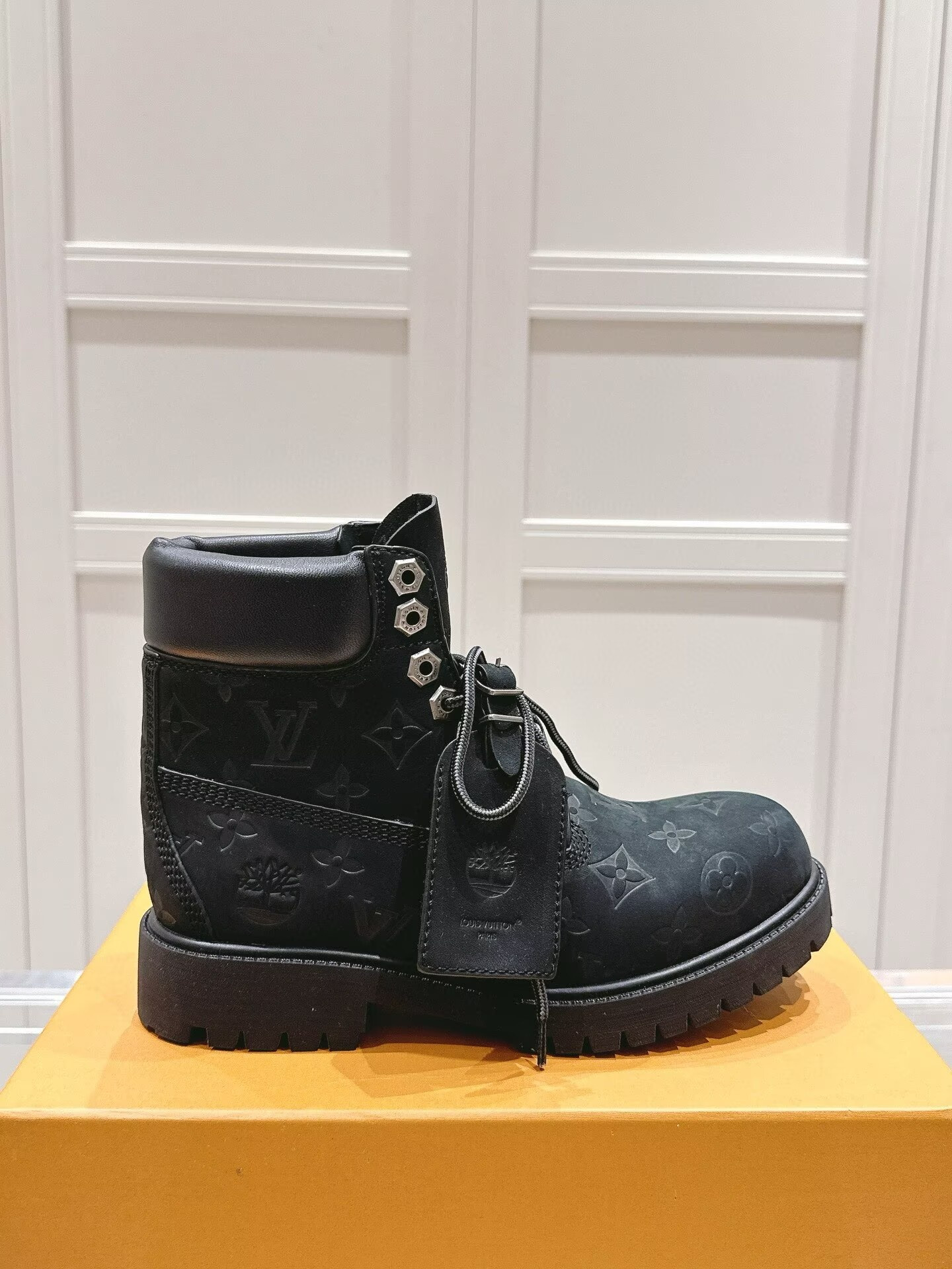 ua lv x Timb**1*nd ankle boots