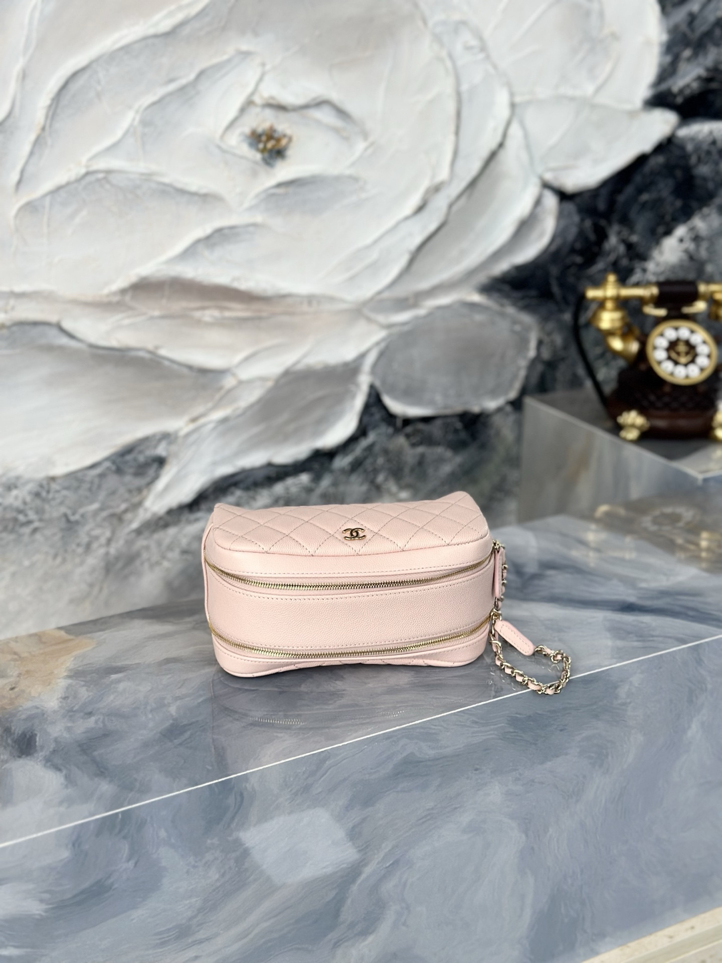 Chanel Pouch Bag A31109 18x9x9cm