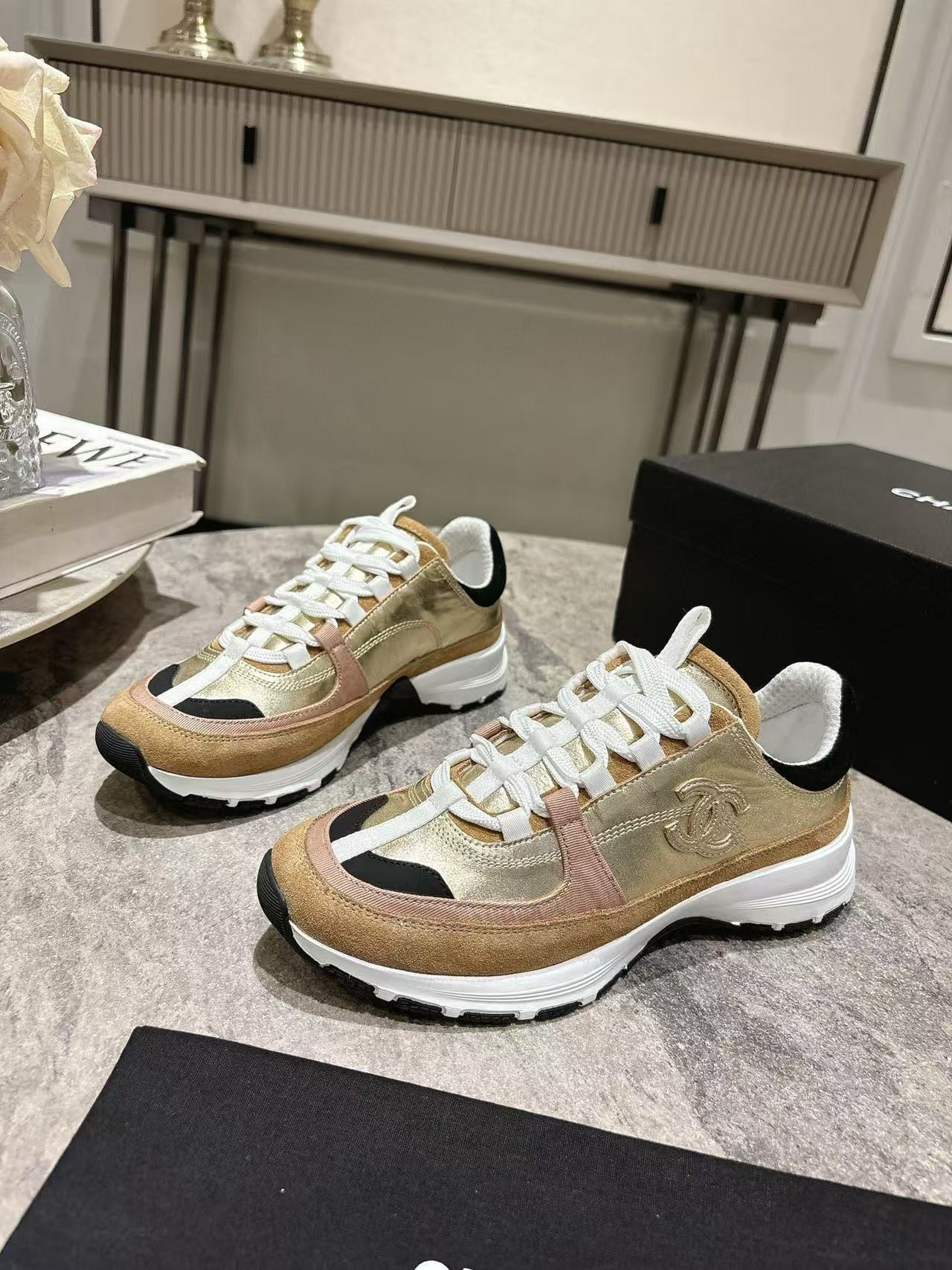 UA Ch**el SNEAKERS