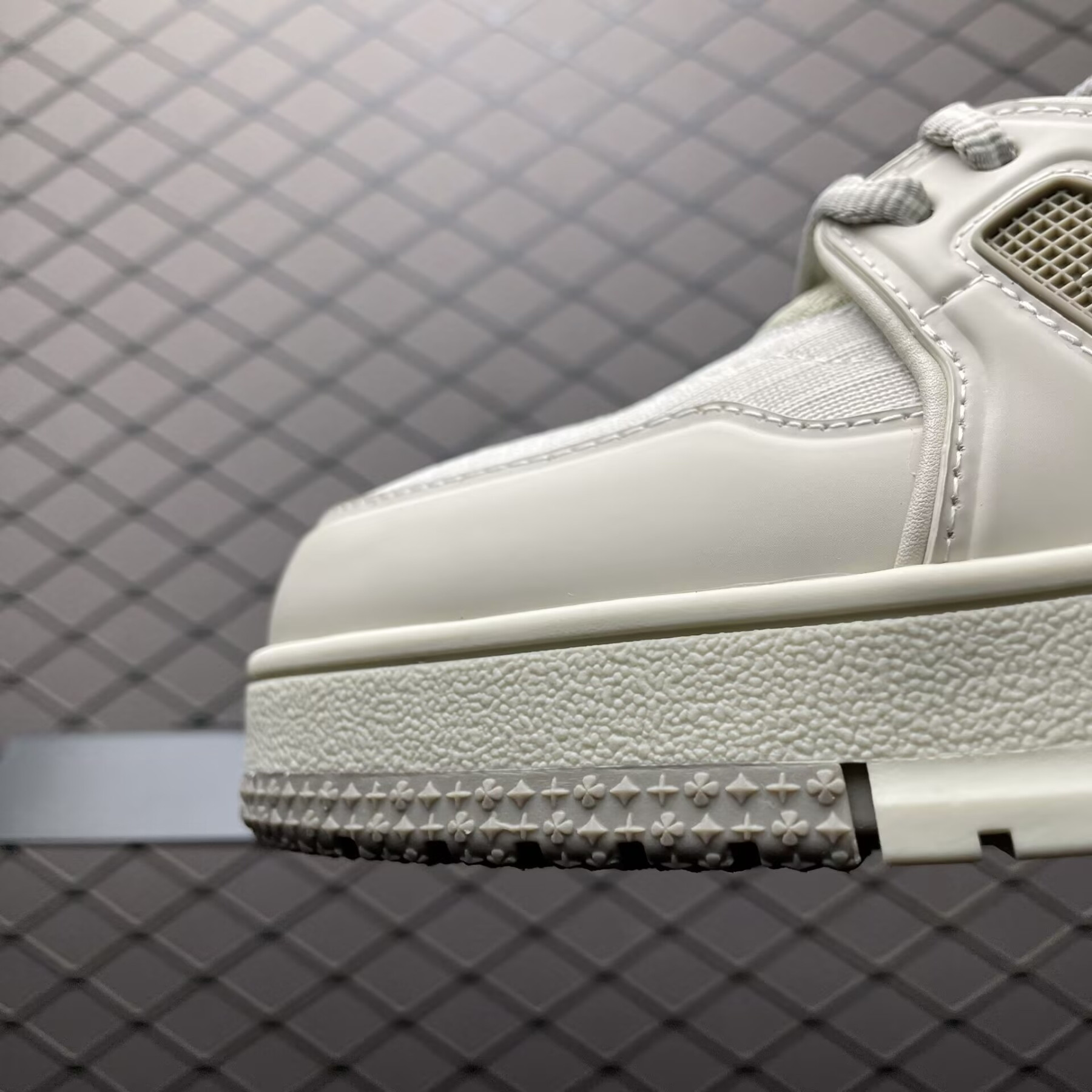 UA LV trainer Sneakers