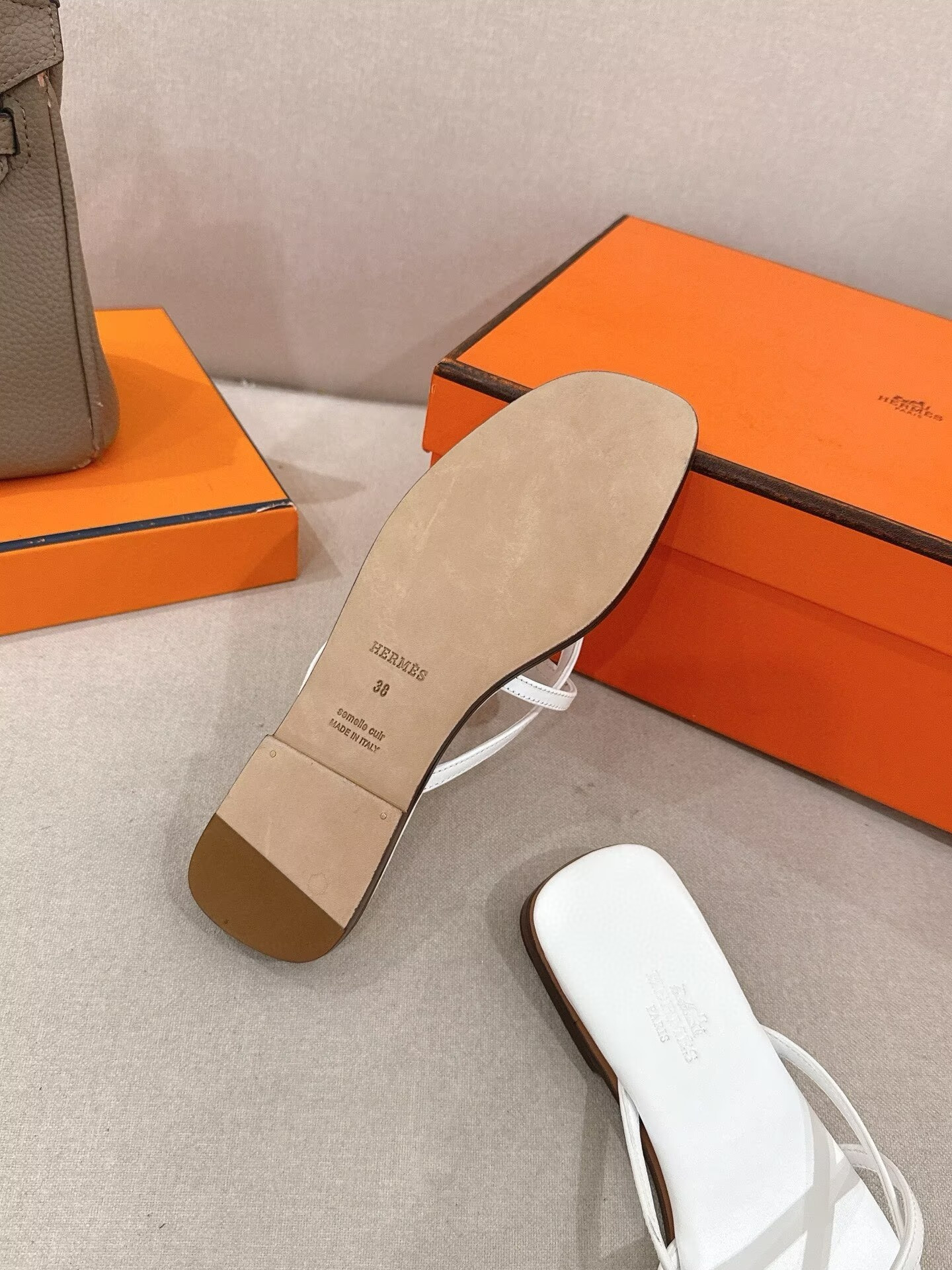 ua H**me5 miss sandals