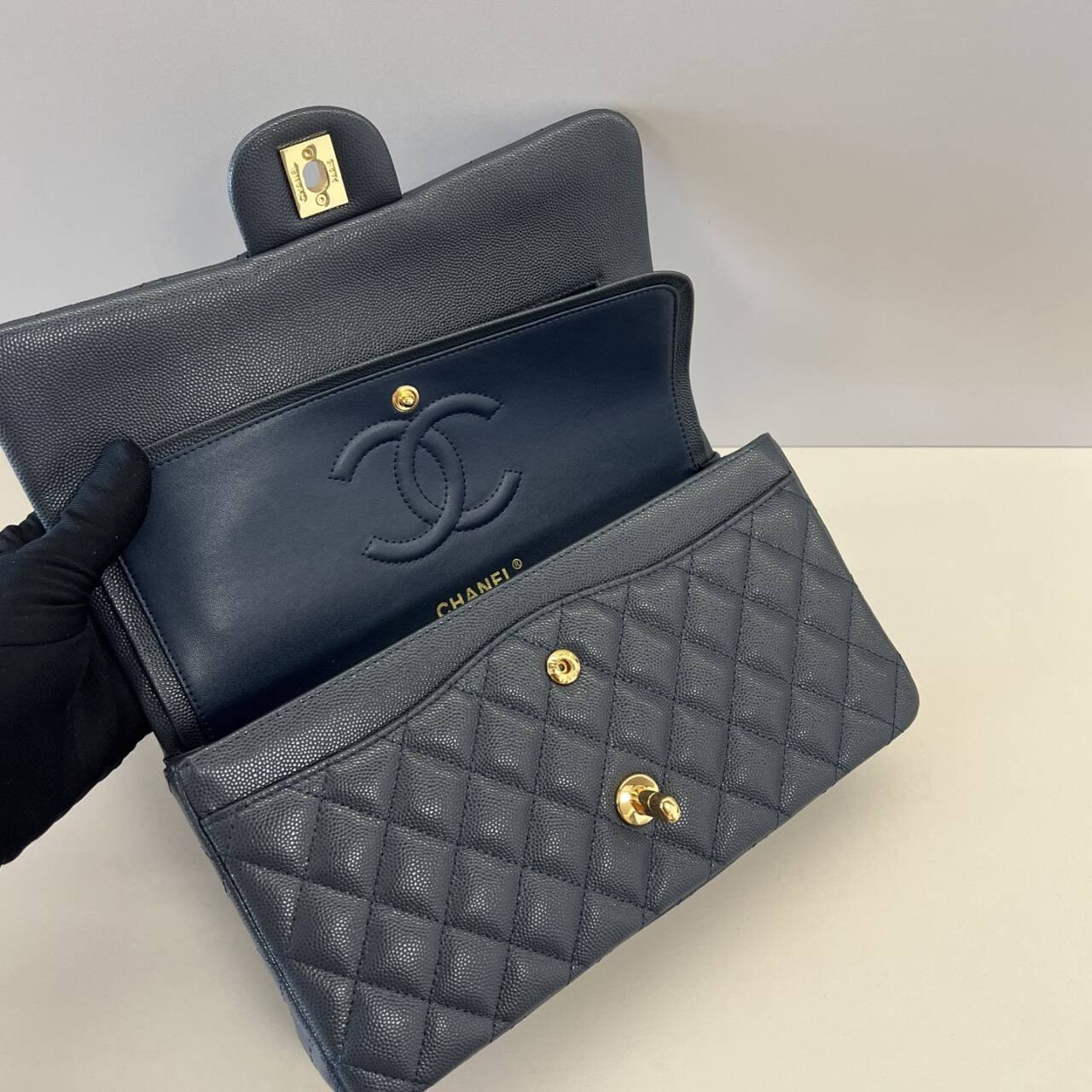 Chanel Classic Flap Bag 15x25.5x6cm