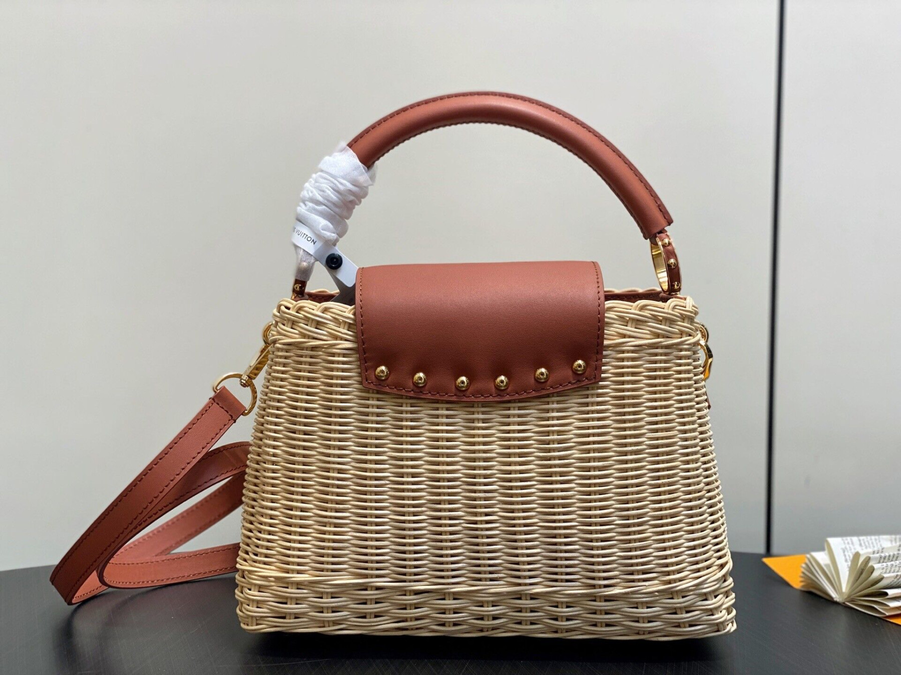 LV Capucines BB M26025 27x18x9cm