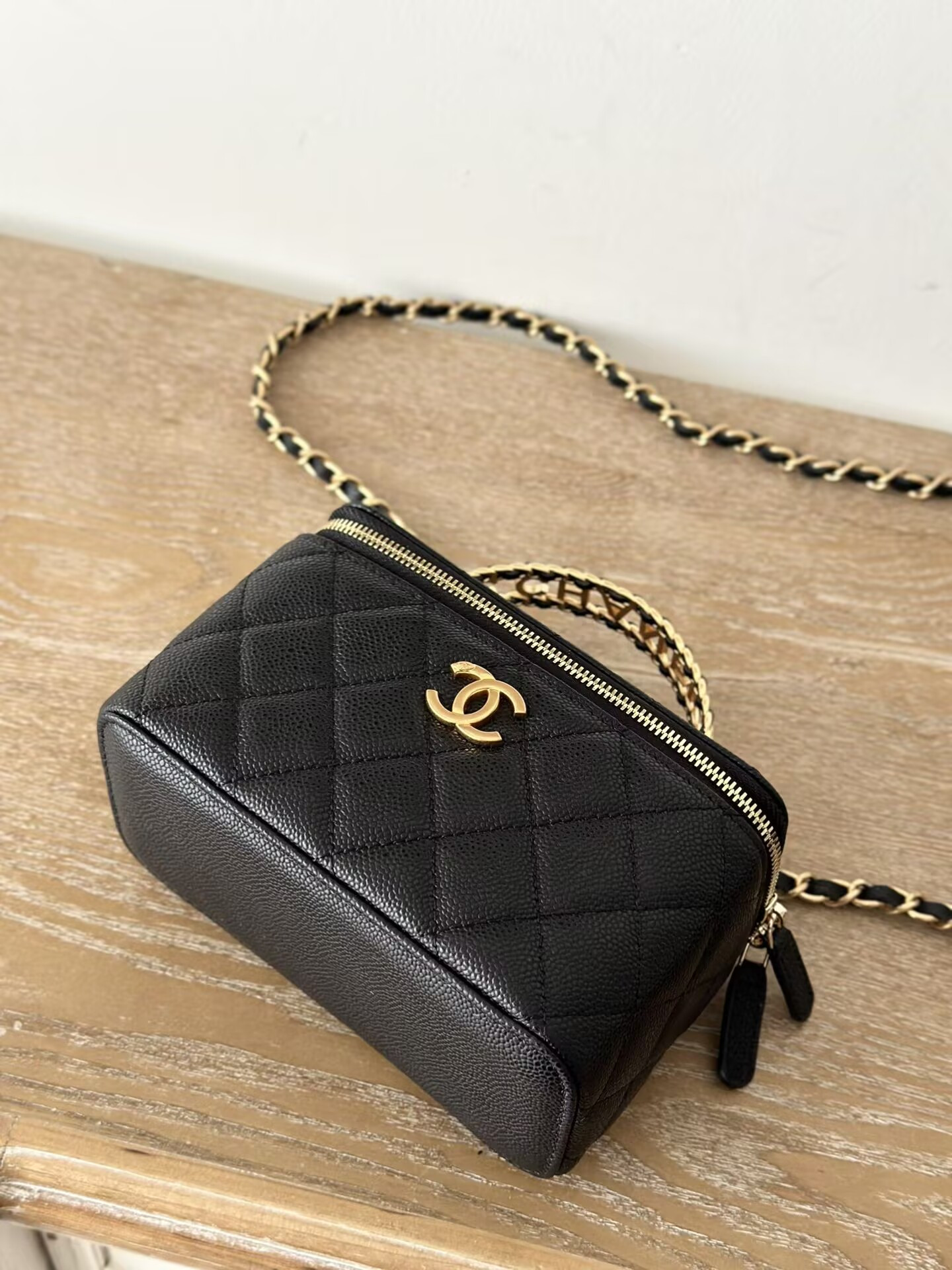 CHANEL Vanity With Chain 9.5x17x8cm