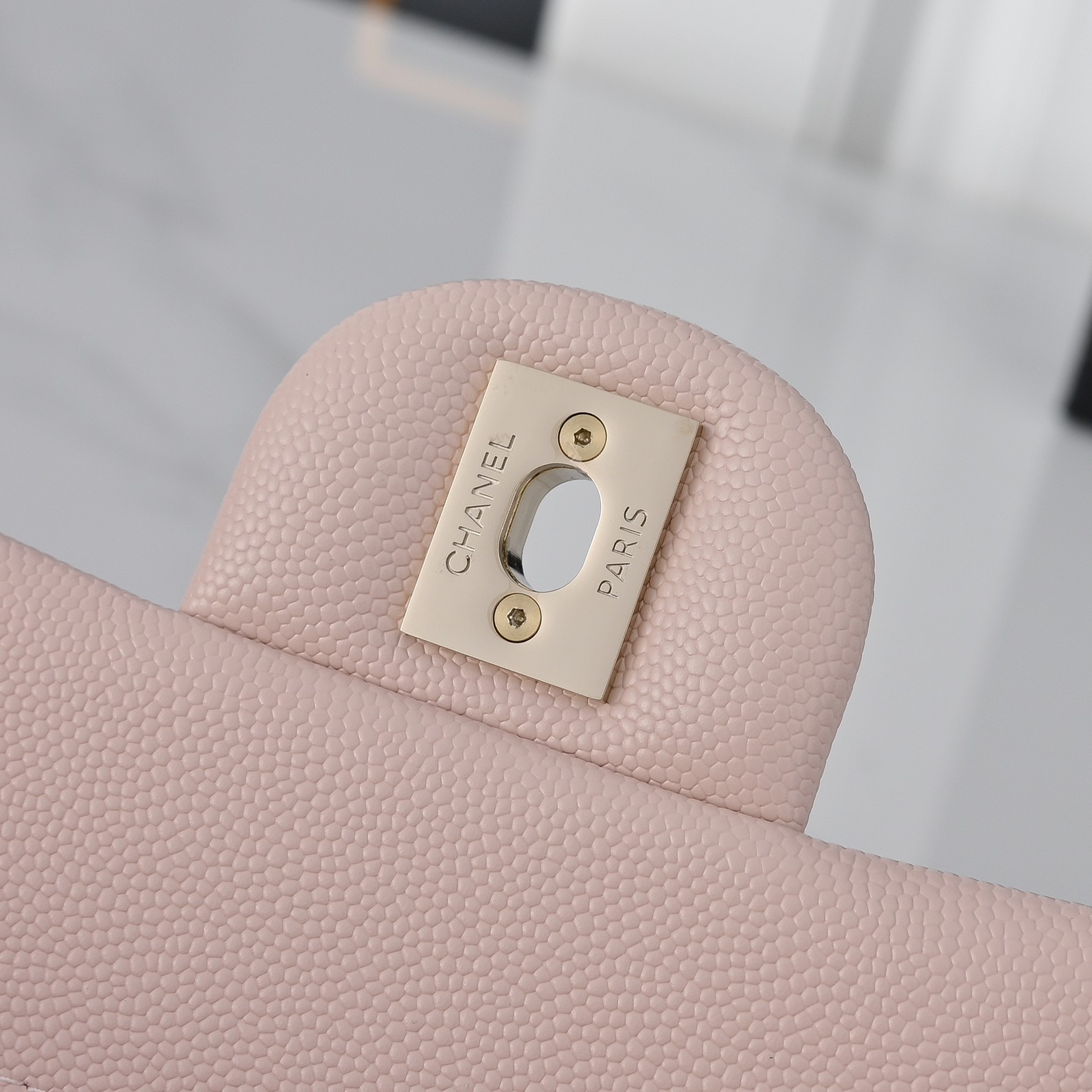 Chanel Classic Flap handbag Light pink with light gold hardware and caviar leather A01113 23x14.5x6cm