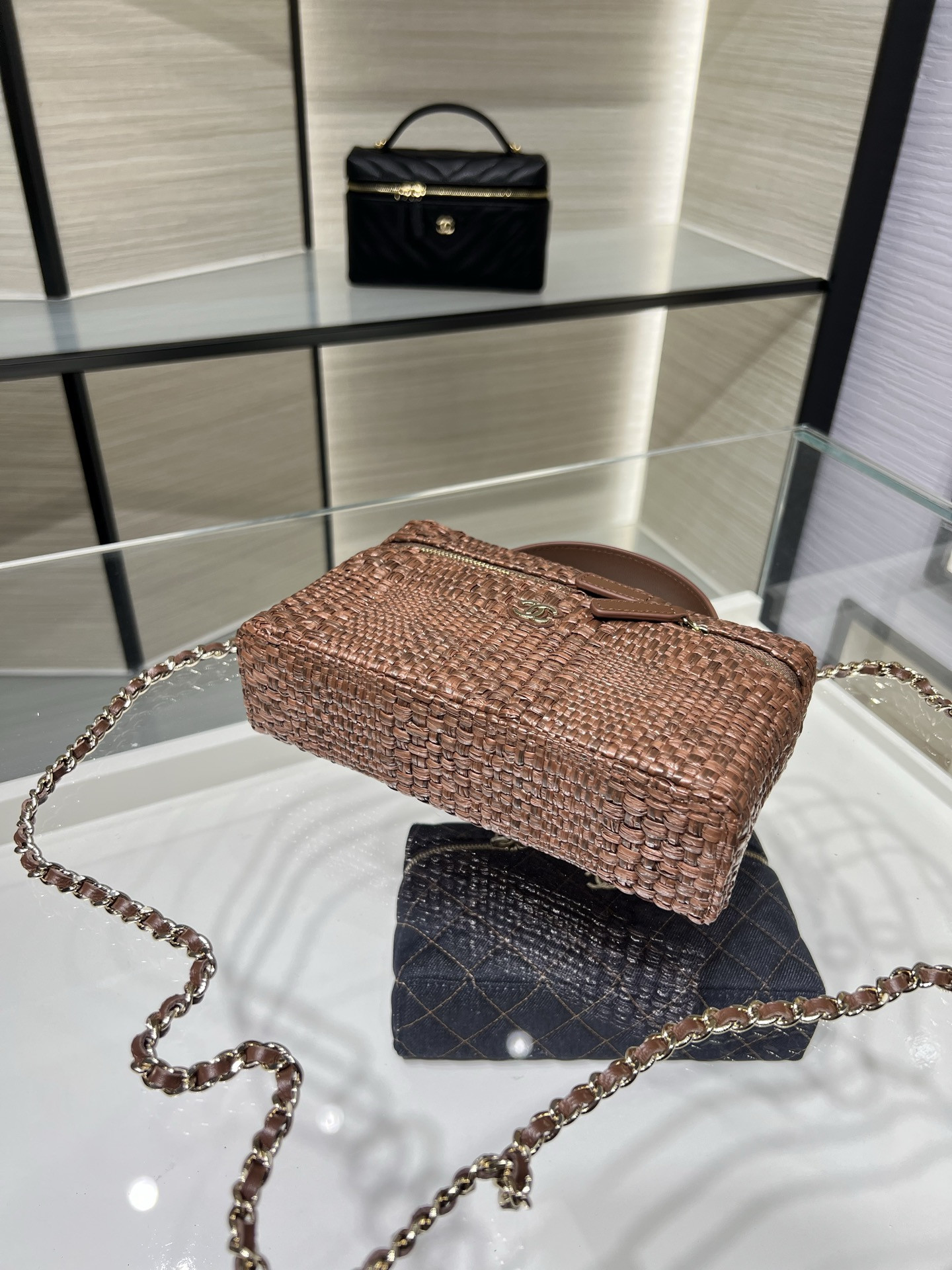 Chanel Classic Vanity with Chain AP4385 17x19.5x5cm