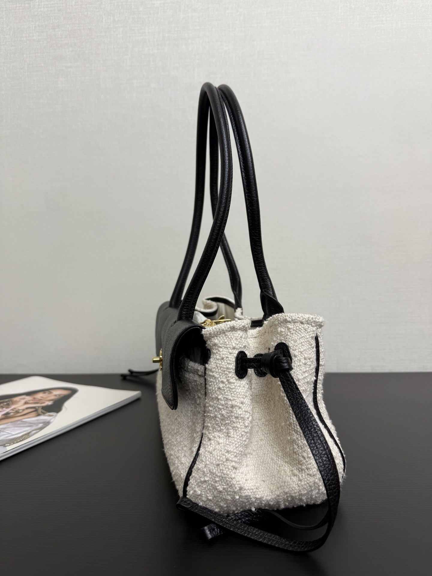 Chanel Small Tote AS6288 15x31x12cm
