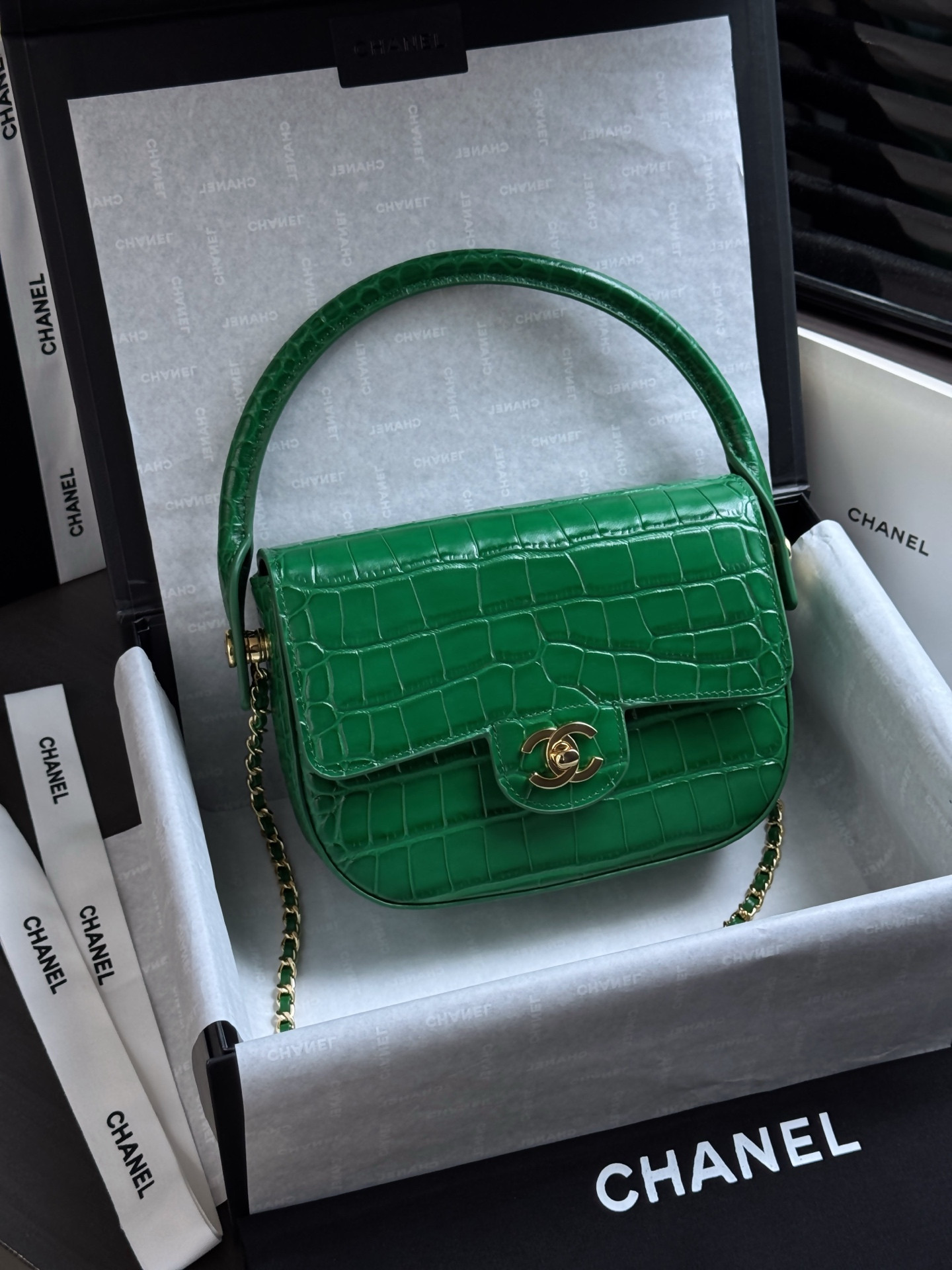 Chanel Mini Flap Bag With Handle AS6424 14.5x19.5x5cm