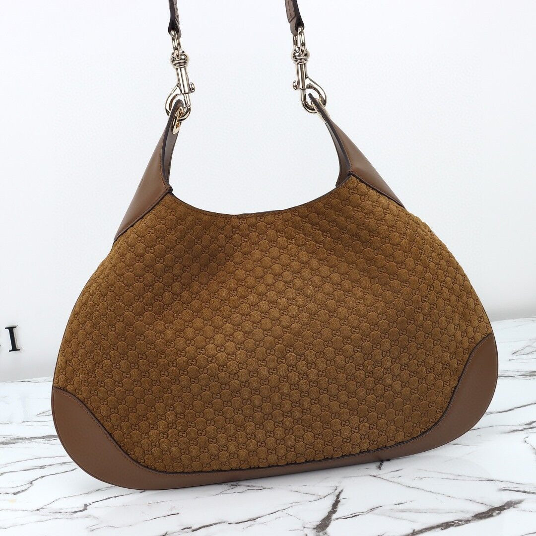 Gvc*1 B Shoulder Bag 42x 36x 2cm