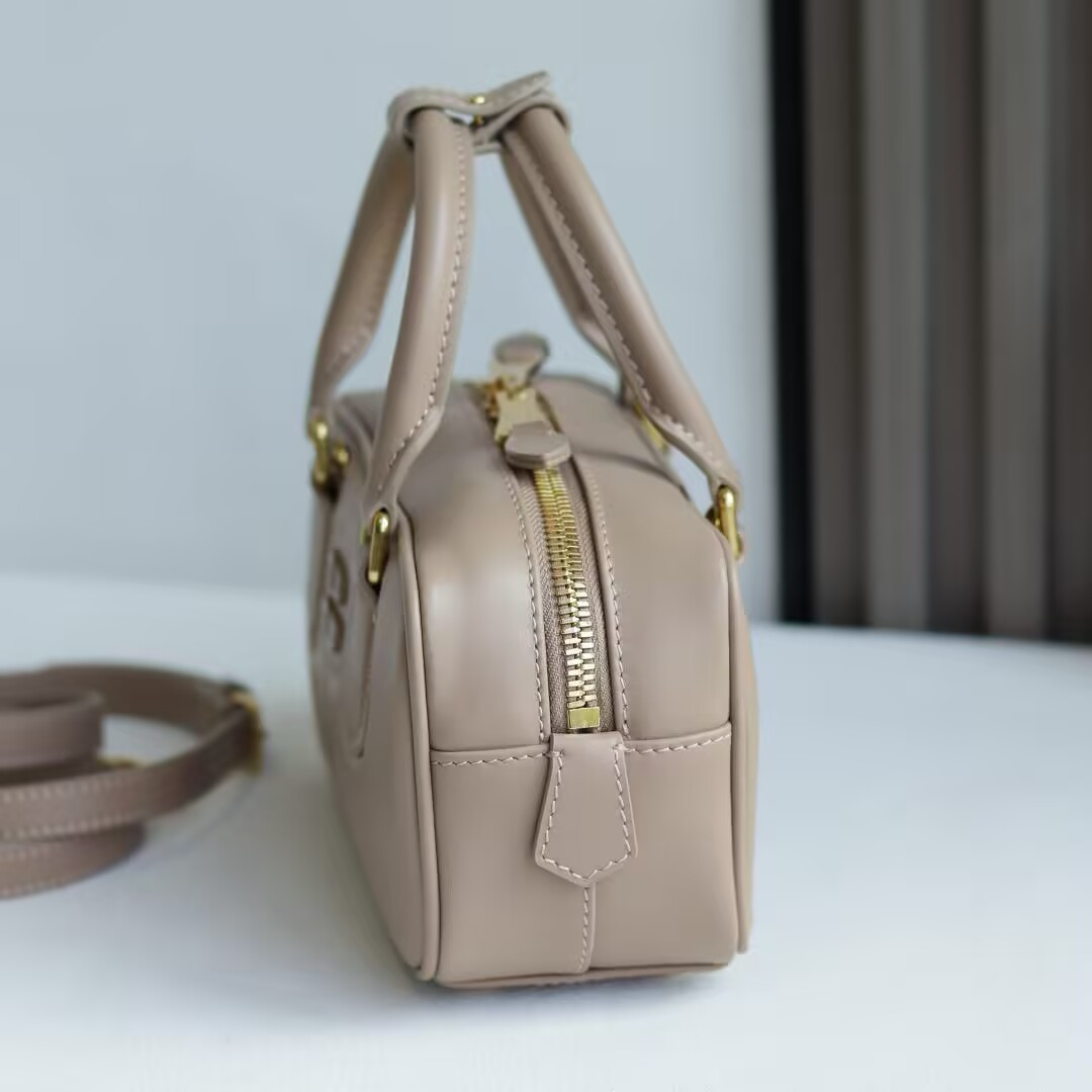MIU MIU Arcadie leather bag 10.5x22x7.5cm