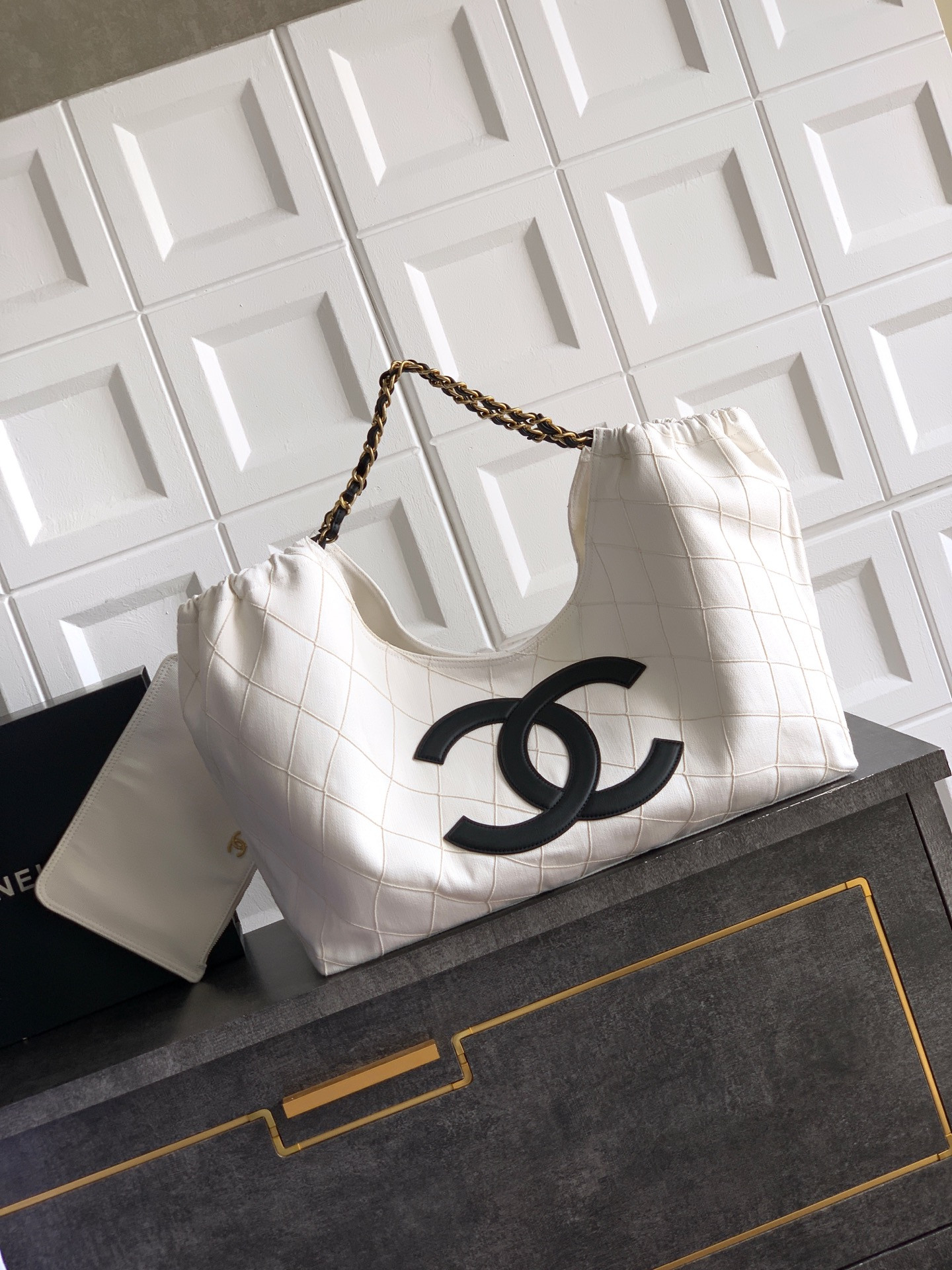 Chanel Small Shopping Bag AS6191 20x43x17cm