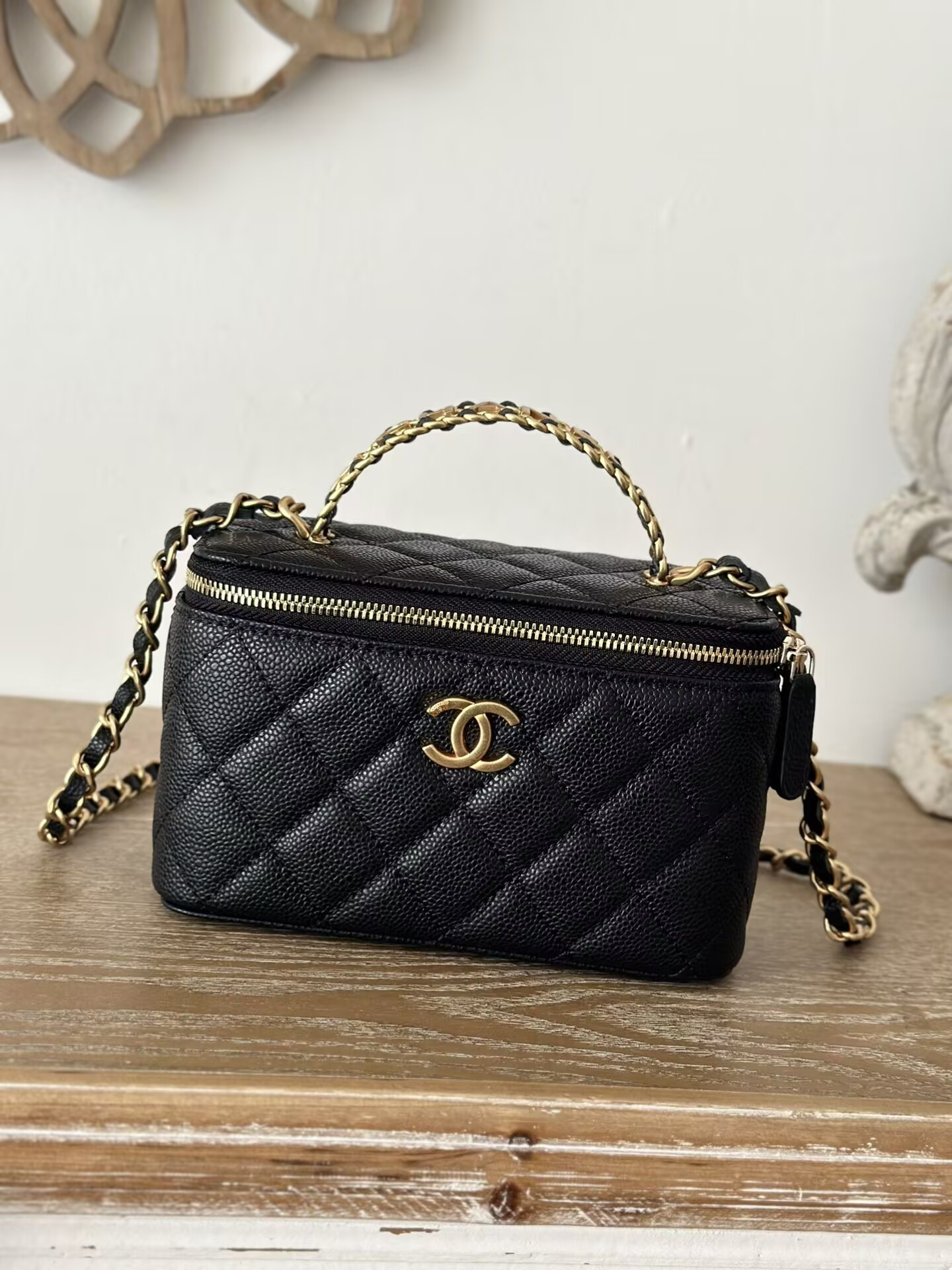CHANEL Vanity With Chain 9.5x17x8cm