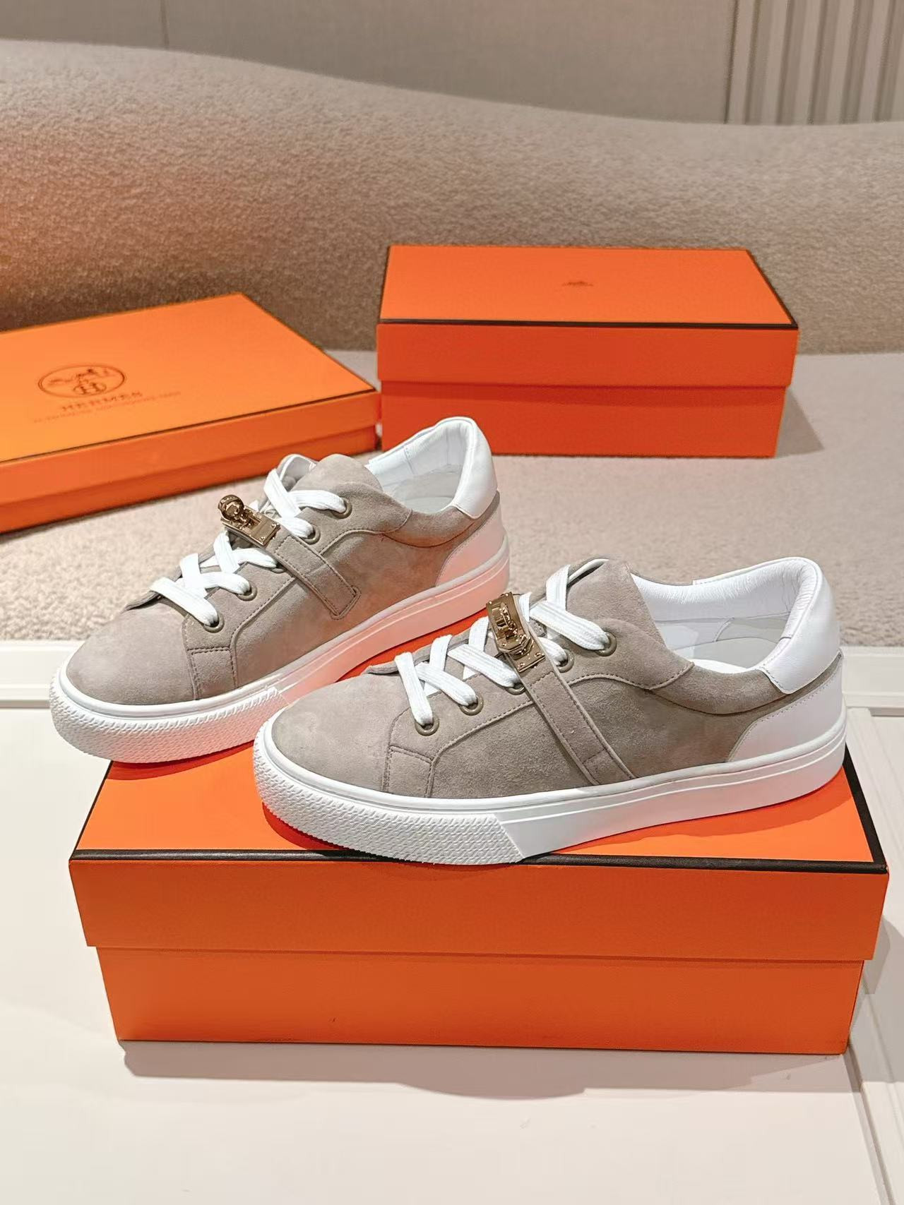 UA H**me5 Day sneaker