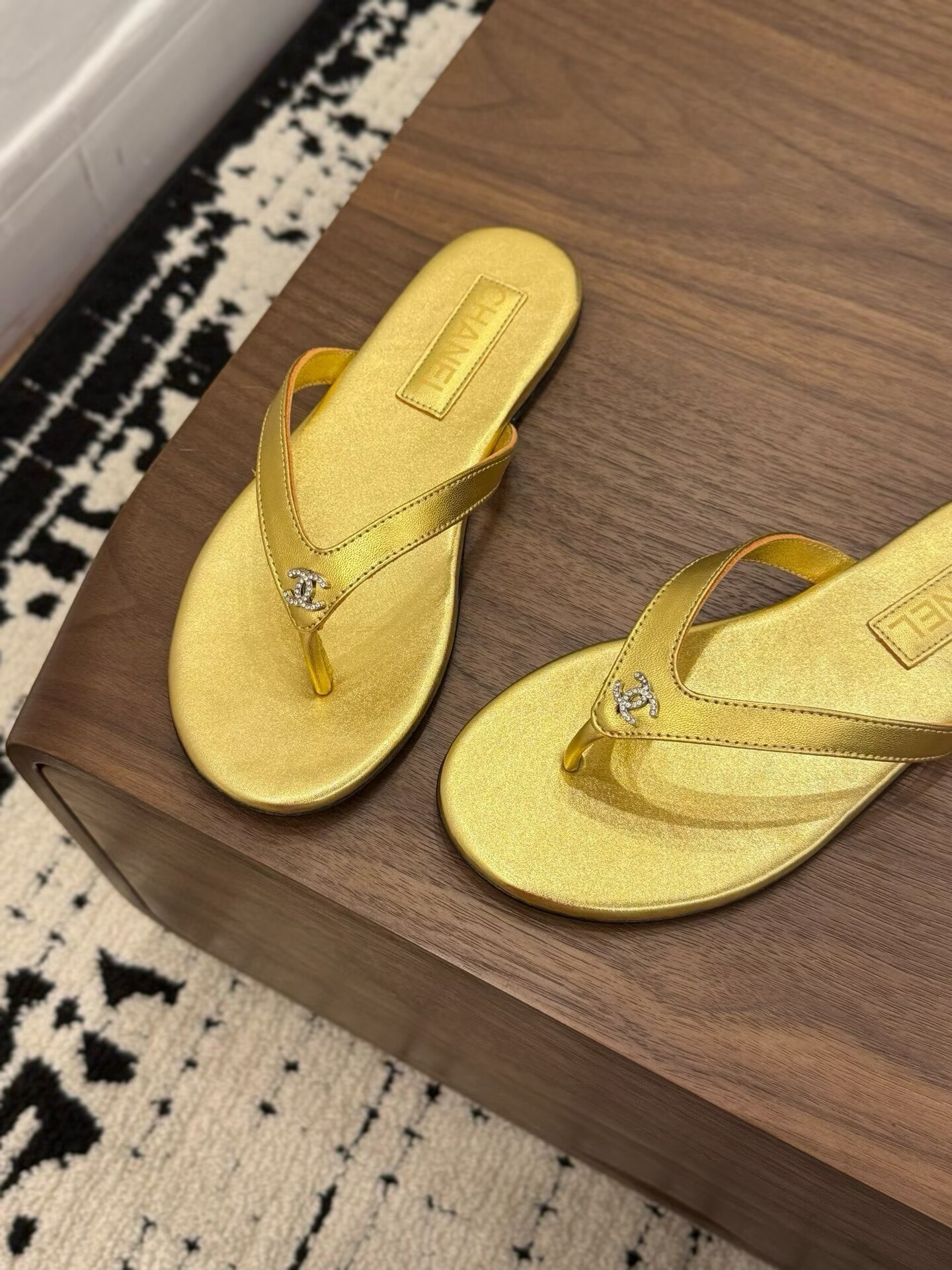 UA Chanel Slides