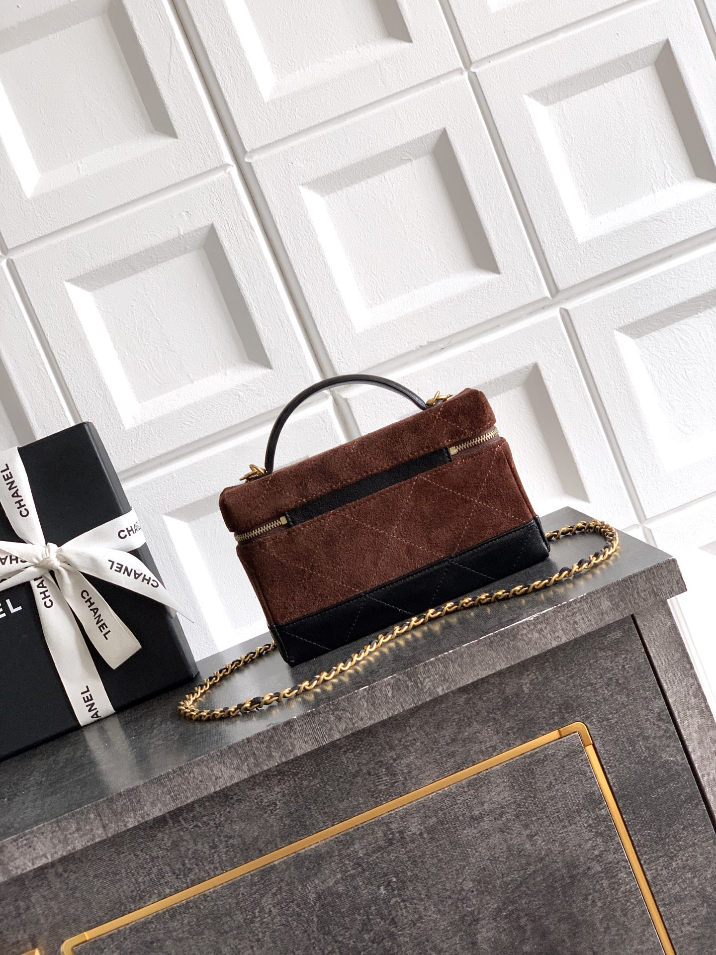 Chanel Vanity with Chain AP5186 17x19.5x5cm