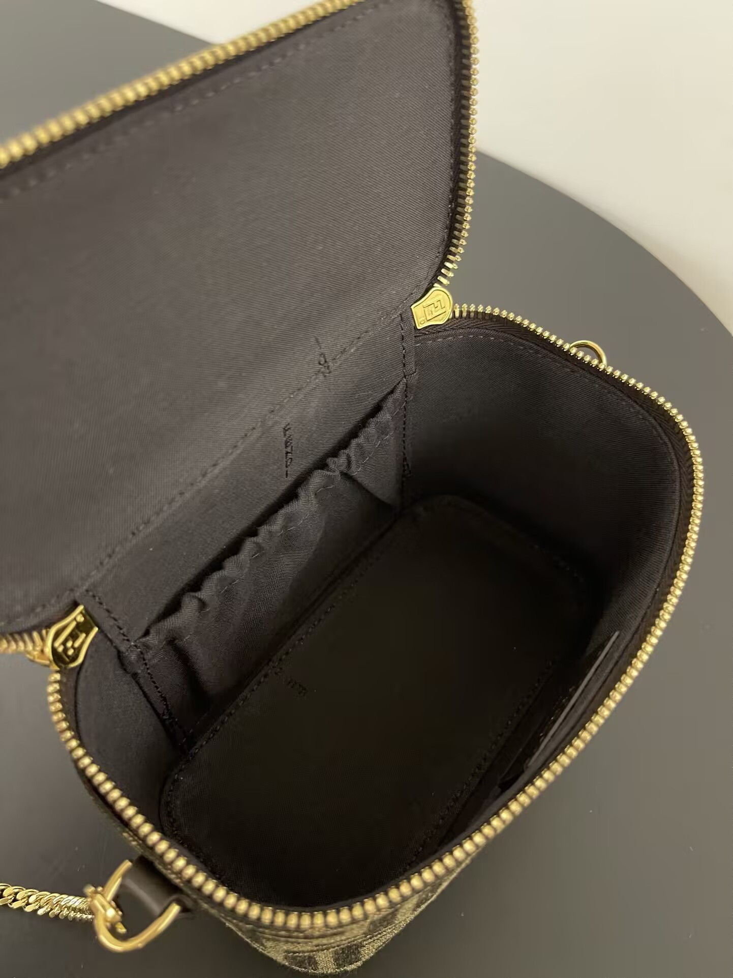 FENDI Vanity Mini Handbag 16x8x11cm