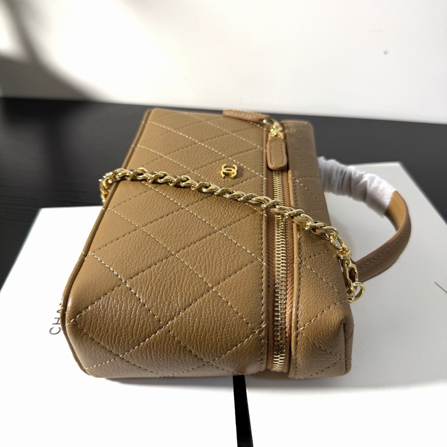 CHANEL Classic Vanity with chain Handbag 17x19.5x5cm