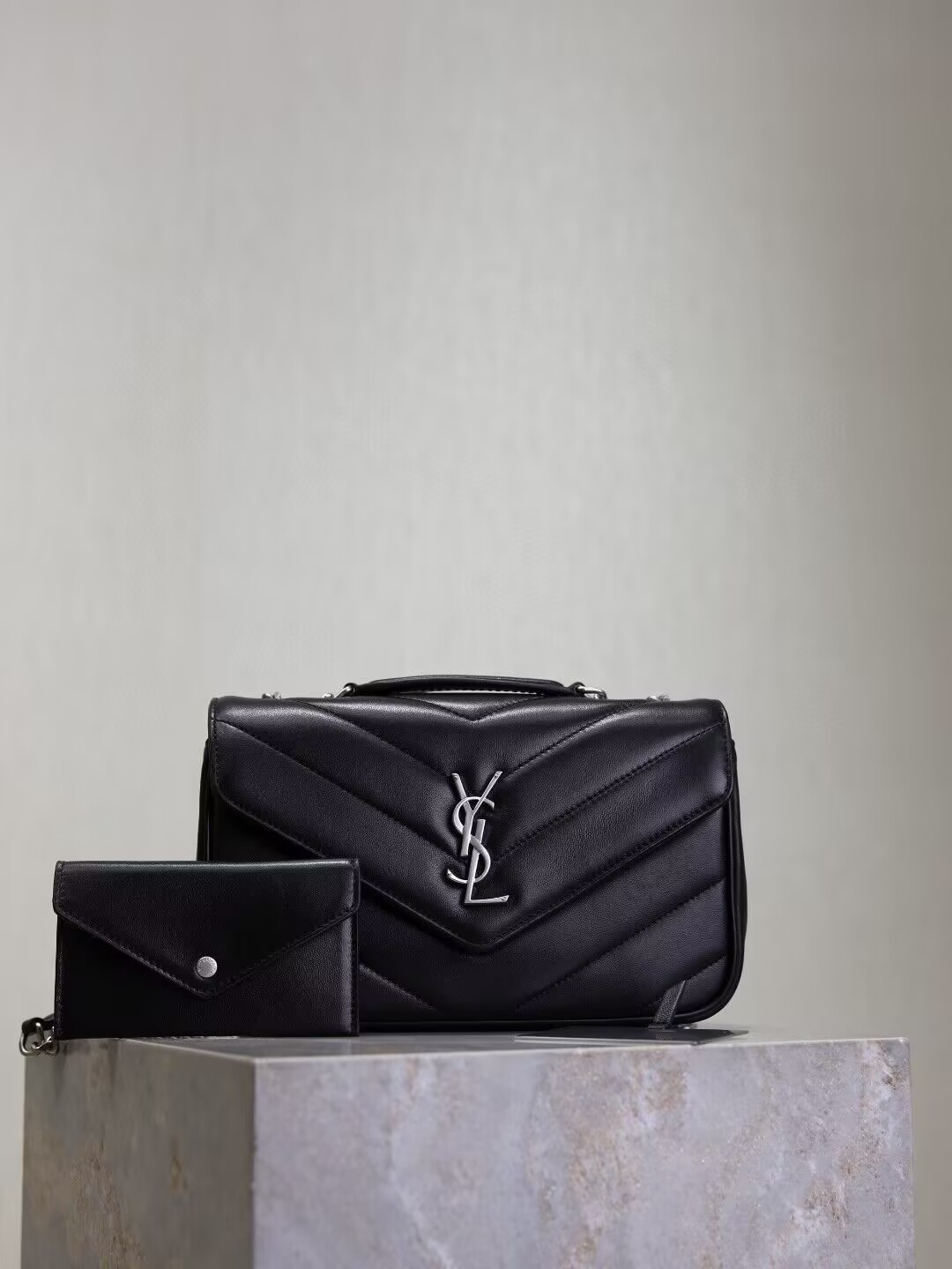 Y51 LOULOU small in MATELASSÉ lambskin 24x14x6cm