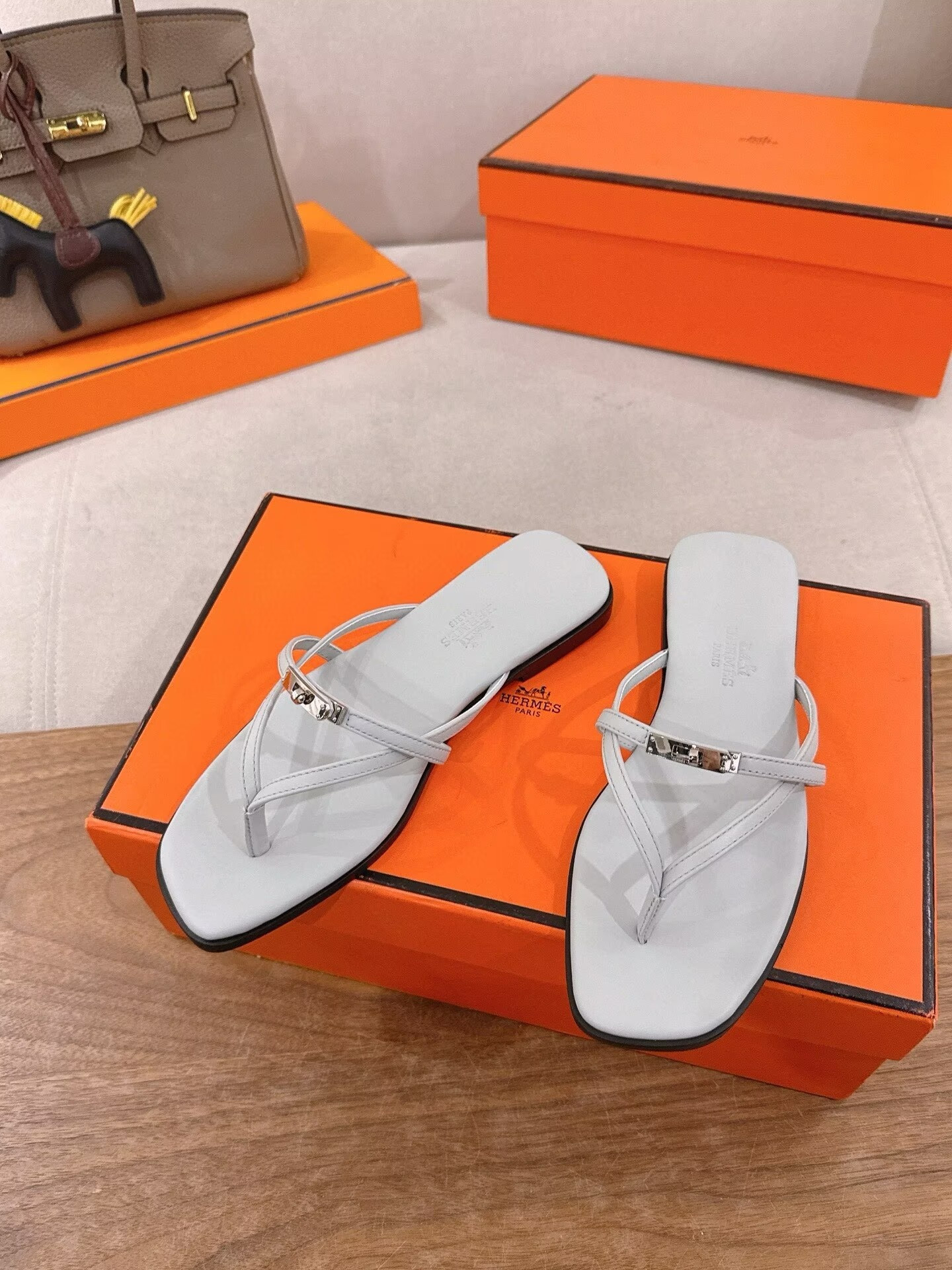 ua H**me5 miss sandals