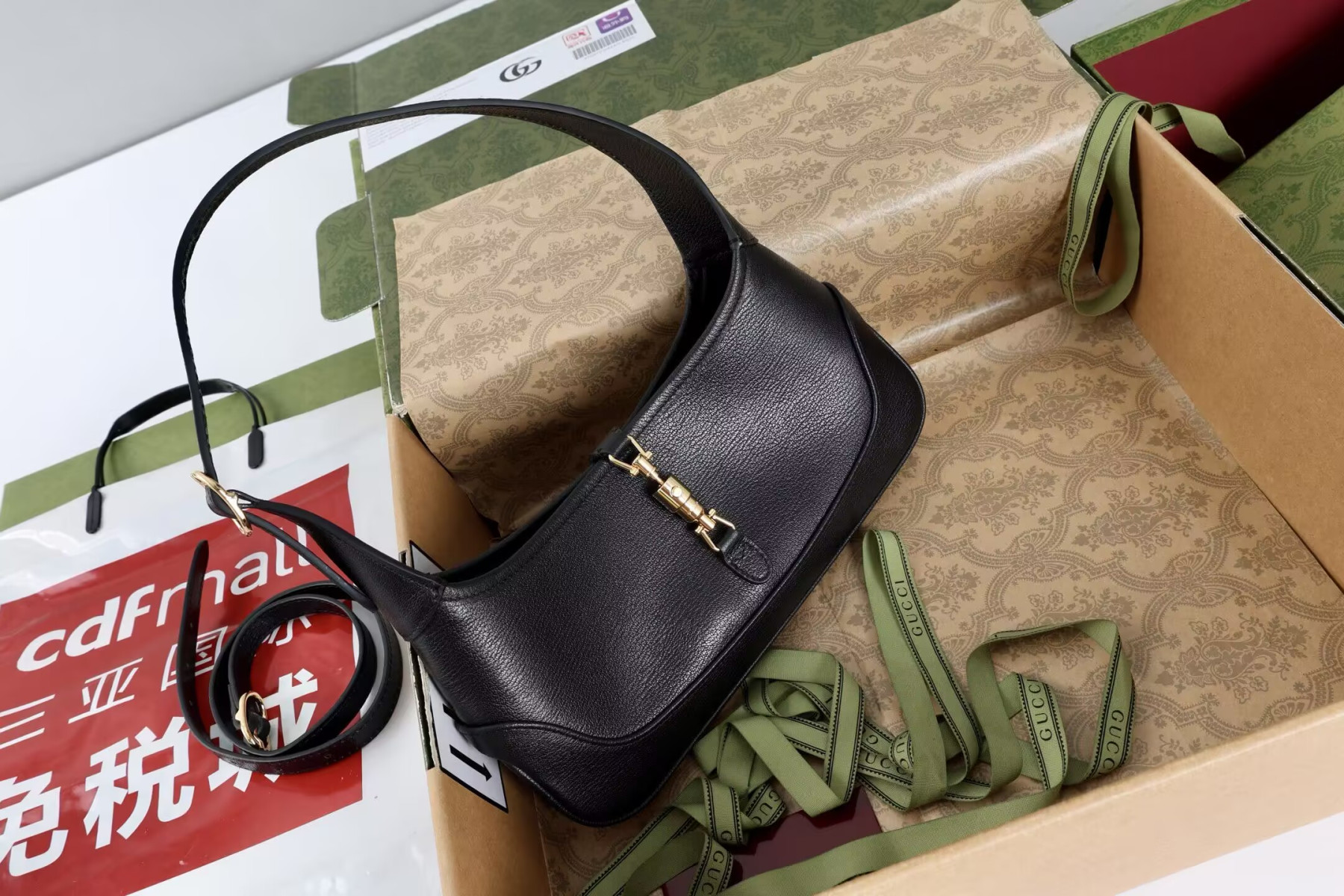 Gvc*1 jackie slim shoulder bag 27x13x3.5cm