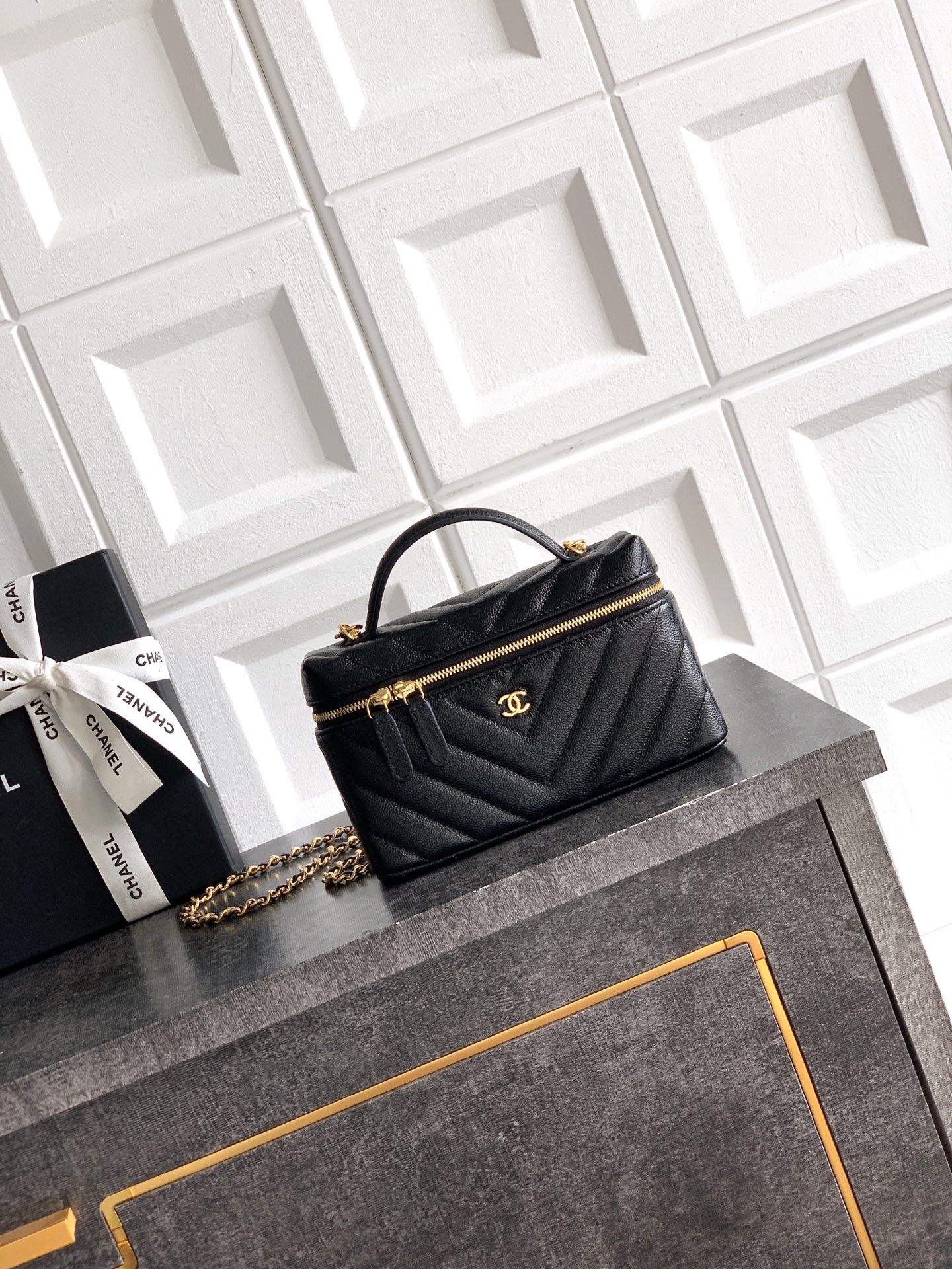 Chanel Vanity with Chain AP5212 17x19.5x5cm