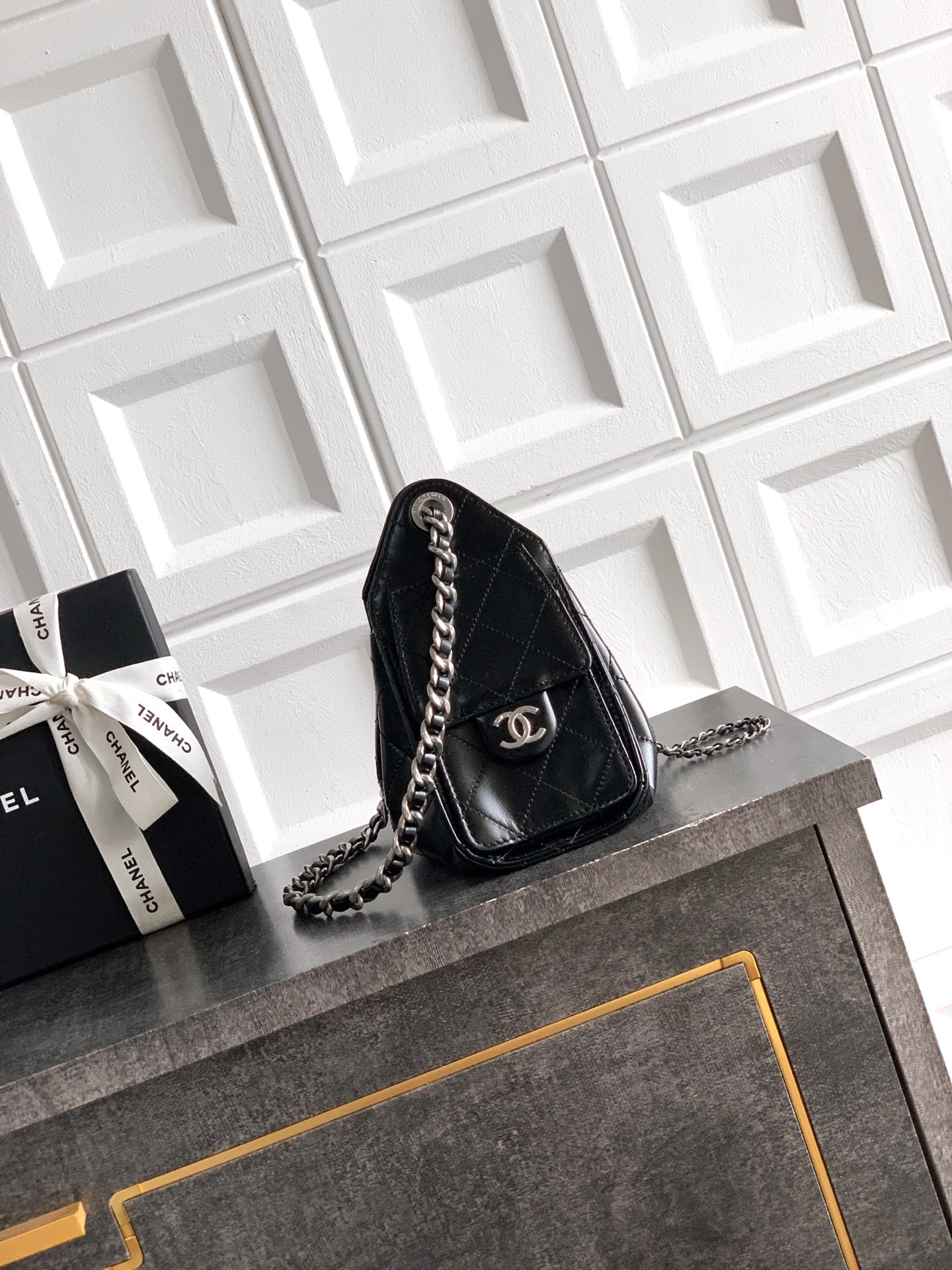 CHANEL 25C Bucket Bag Oil Wax Leather 20x22x12.5cm