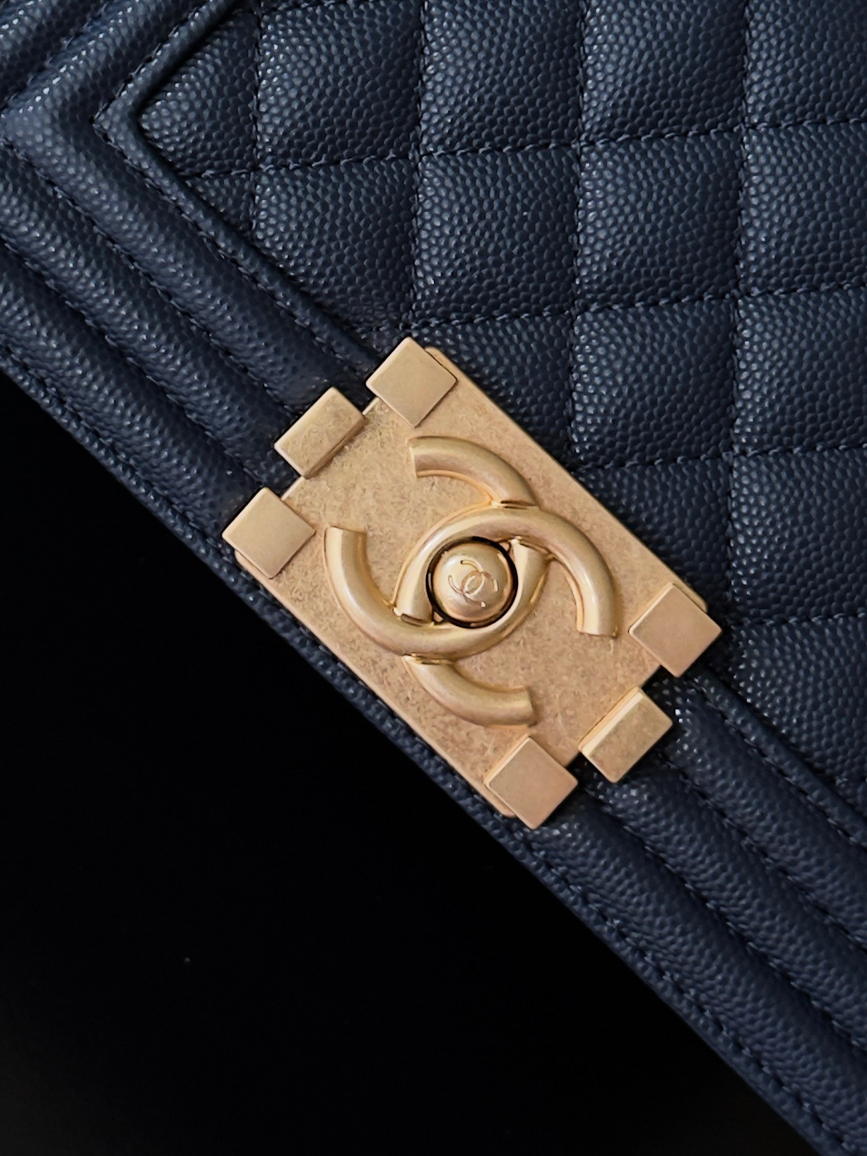Chanel Boy Handbag 12x20x7cm