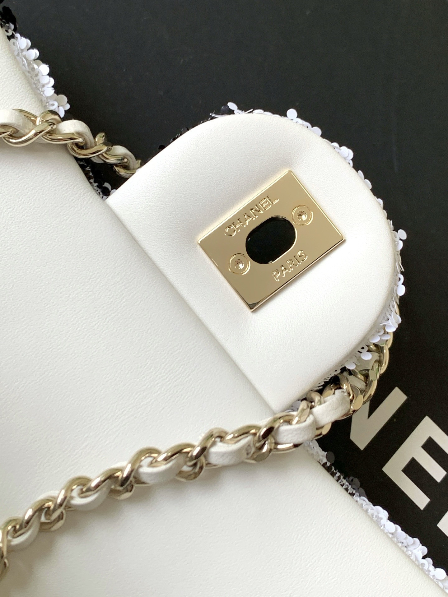 Chanel Flap Bag AS4561 14x21x8cm