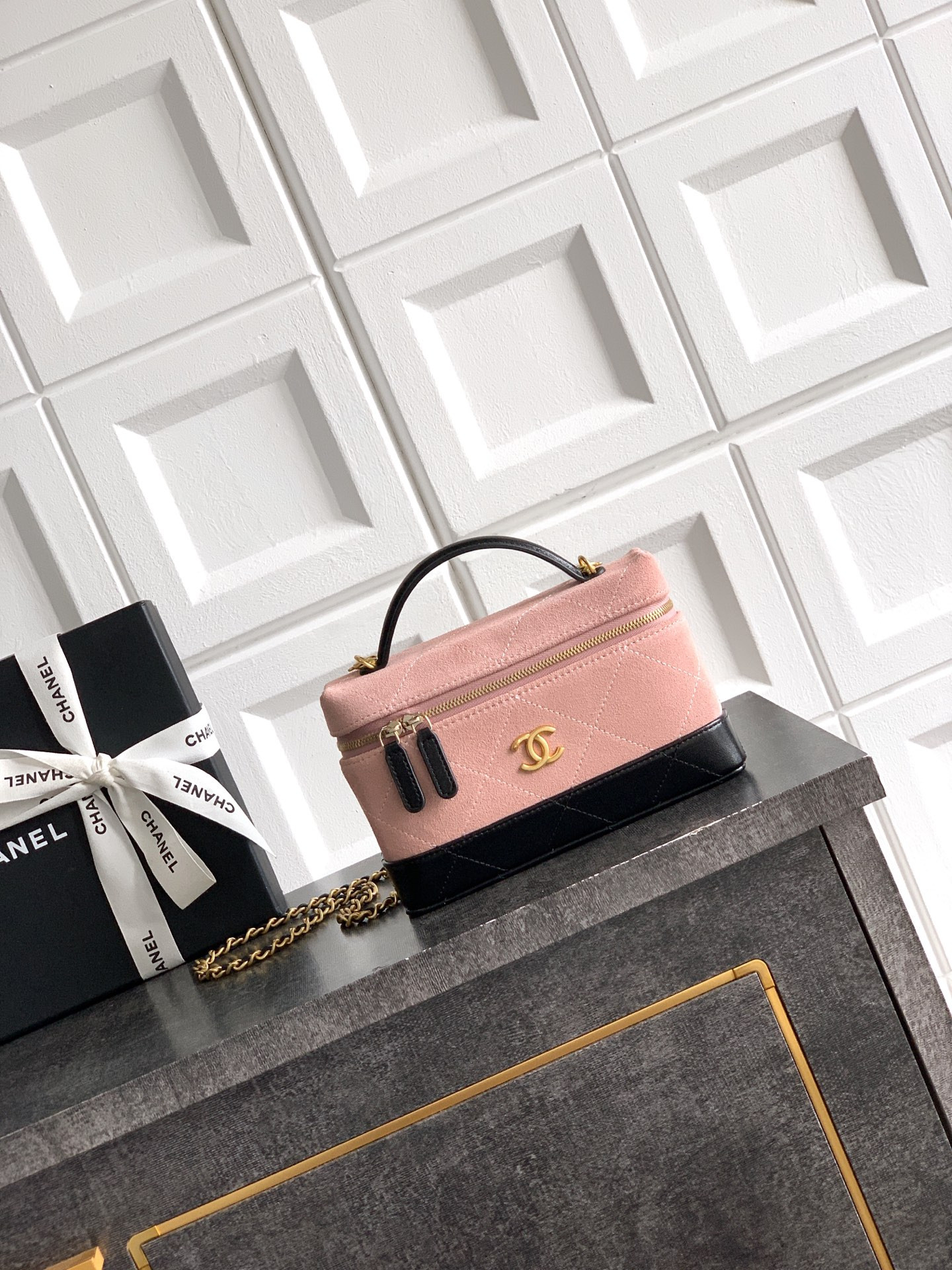 Chanel Vanity with Chain AP5186 17x19.5x5cm