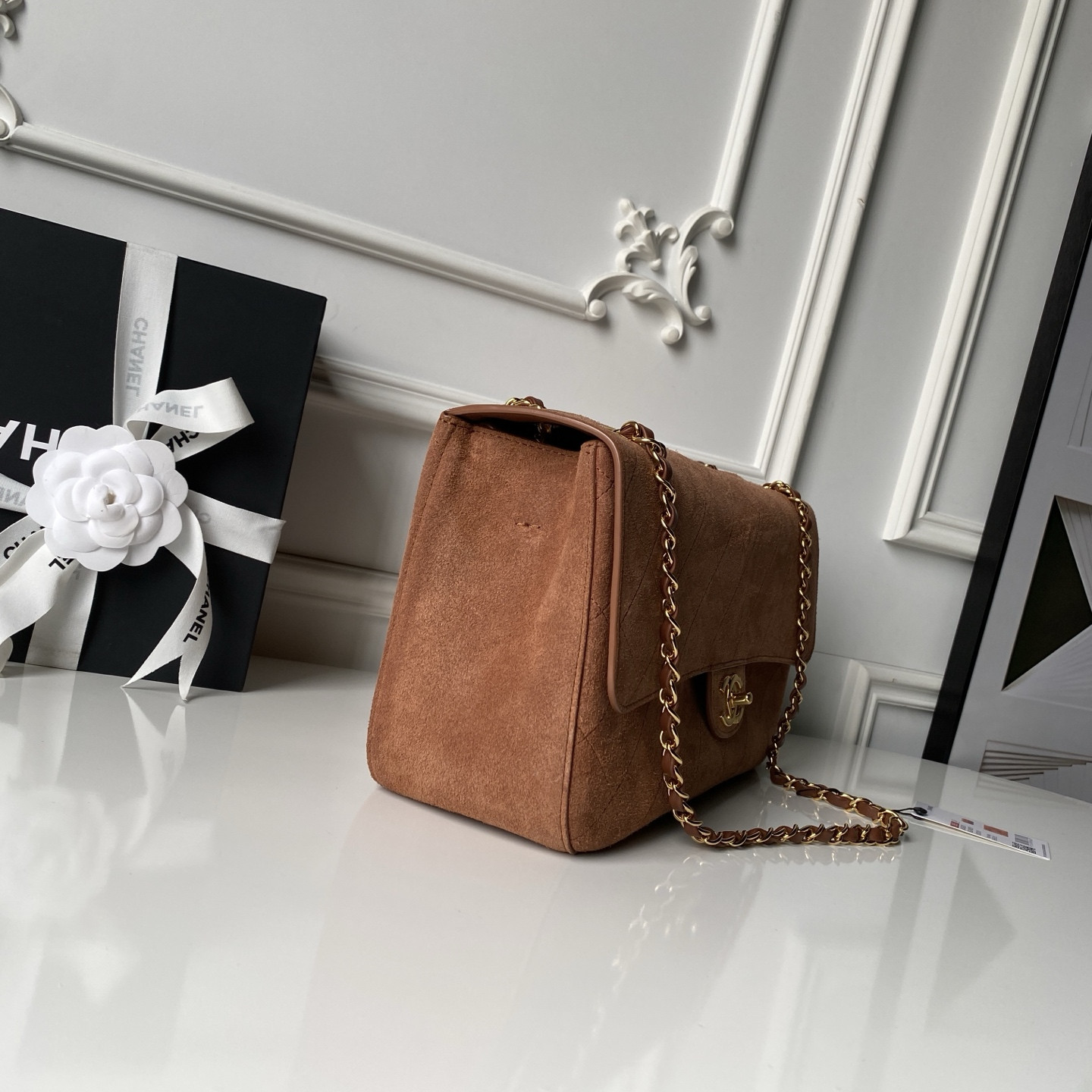 Chanel Maxi Flapbag Gold hardware AS6281 19.5x32x10cm