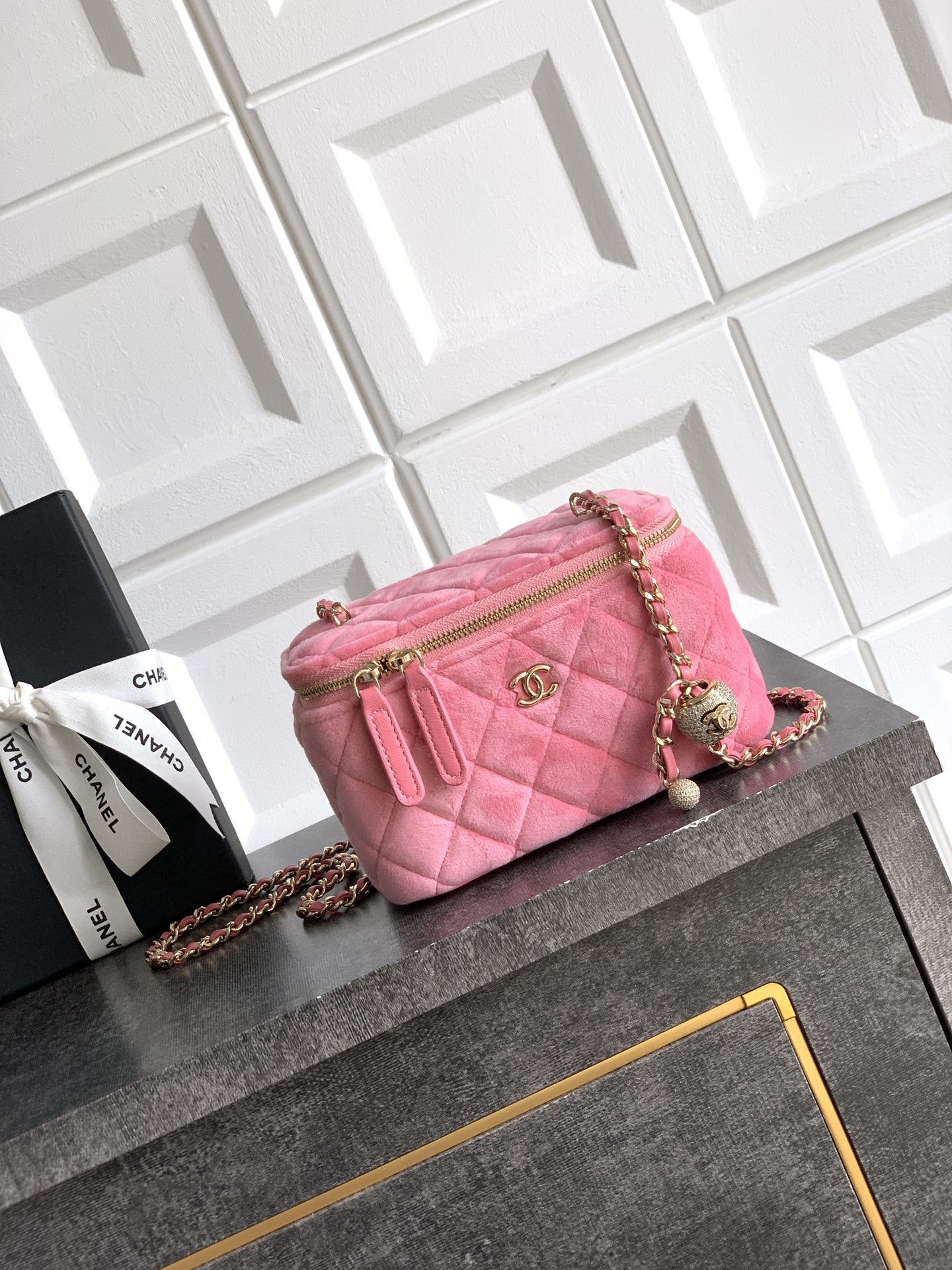 CHANEL Vanity With Chain 9.5x17x8cm