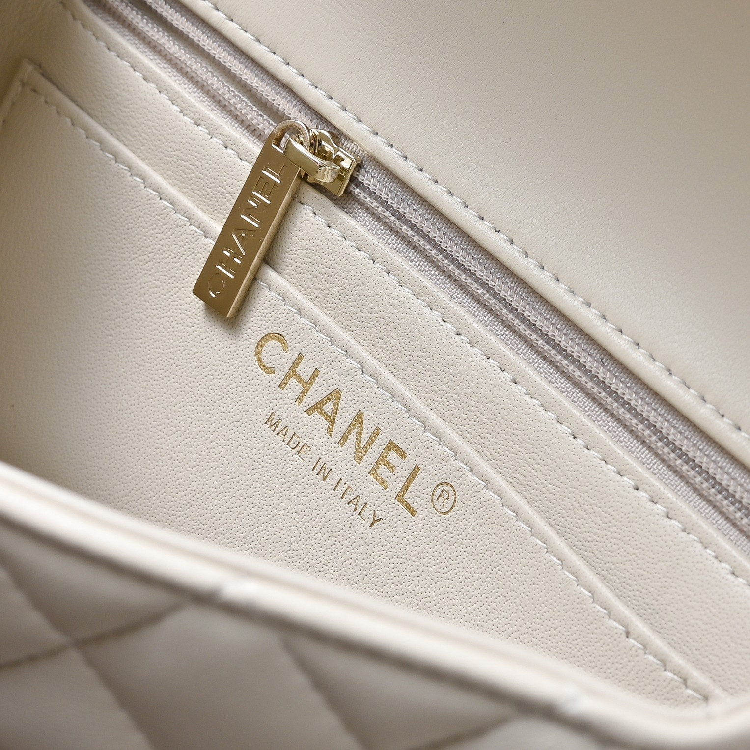 Chanel Mini Flap Bag 20x12x6.5cm
