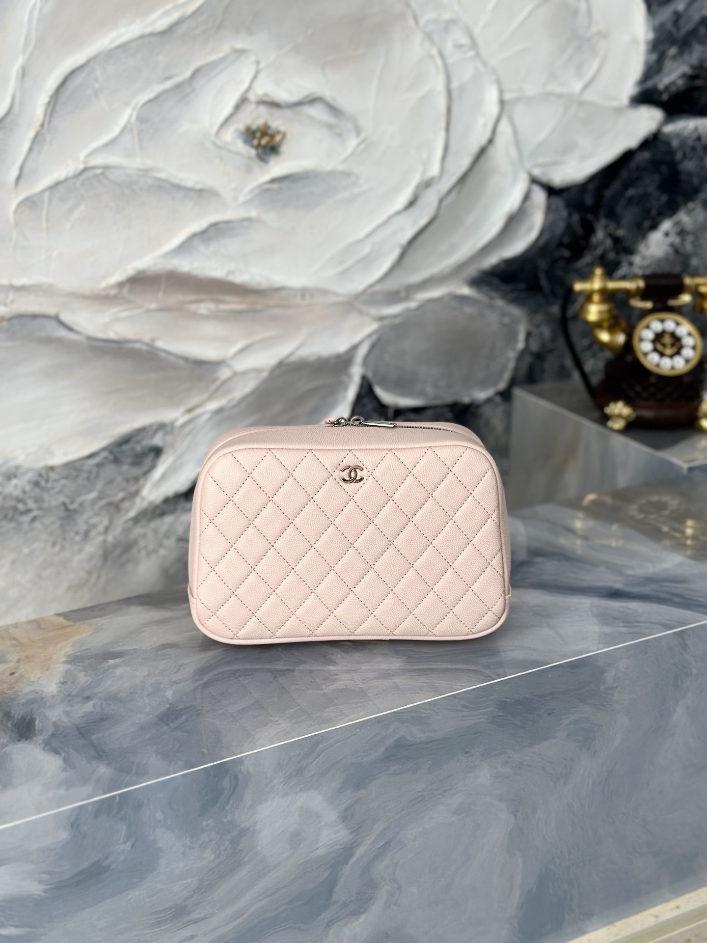 Chanel Pouch Bag A31105 21x6x14cm