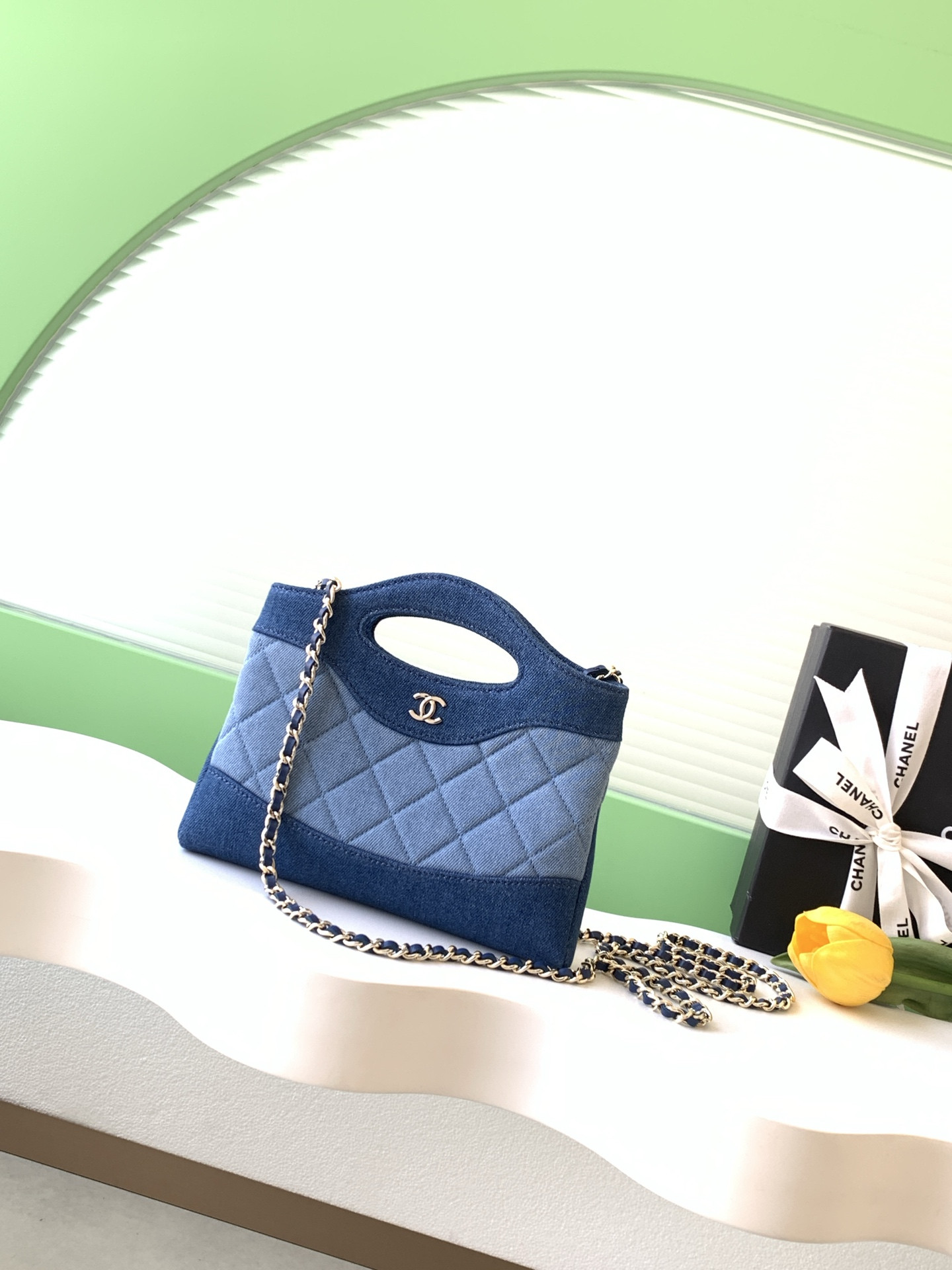 Ch**el clutch with chain ap3656 17x20.5x3.5cm
