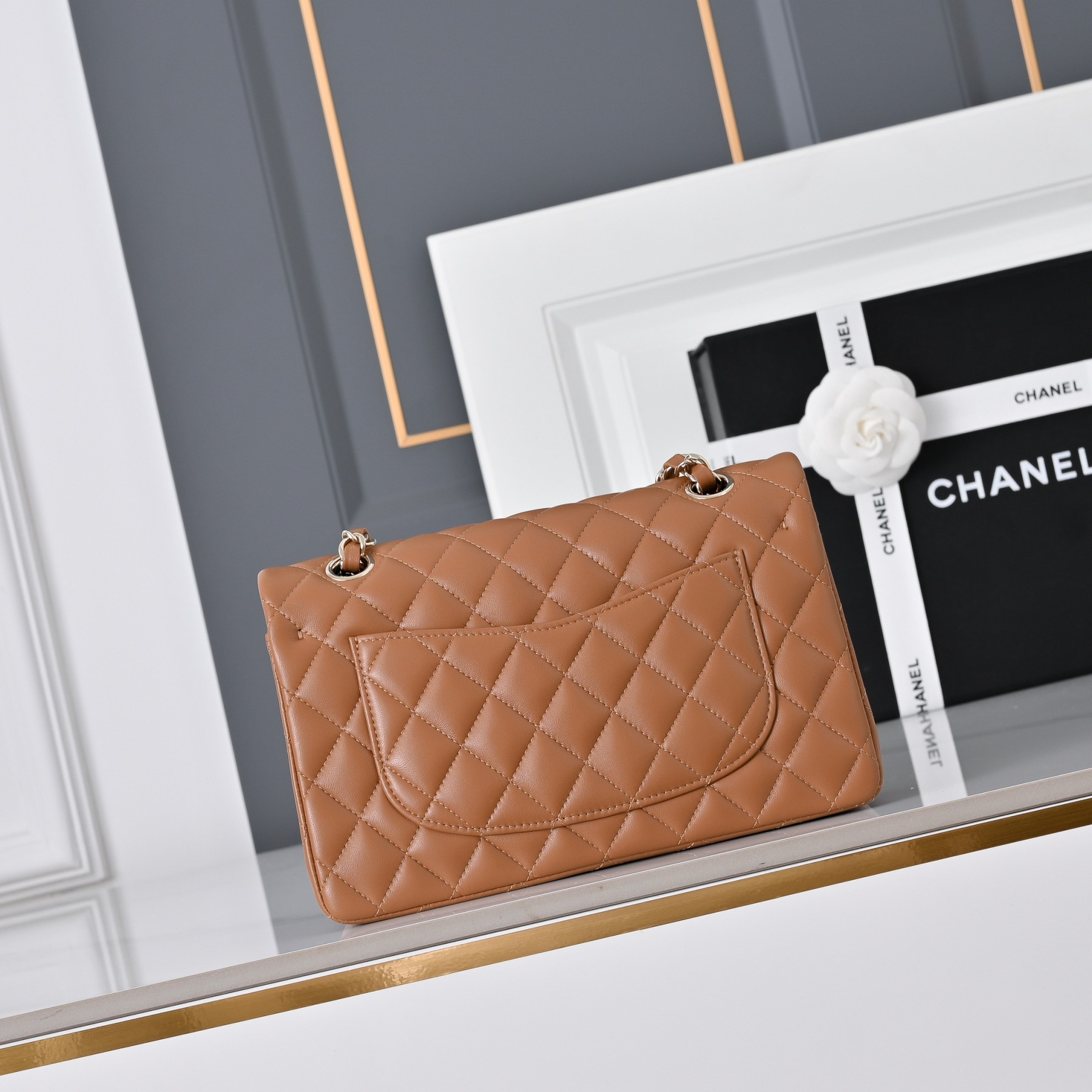 Chanel Classic Flap handbag Caramel with light gold hardware A01113 23x14.5x6cm