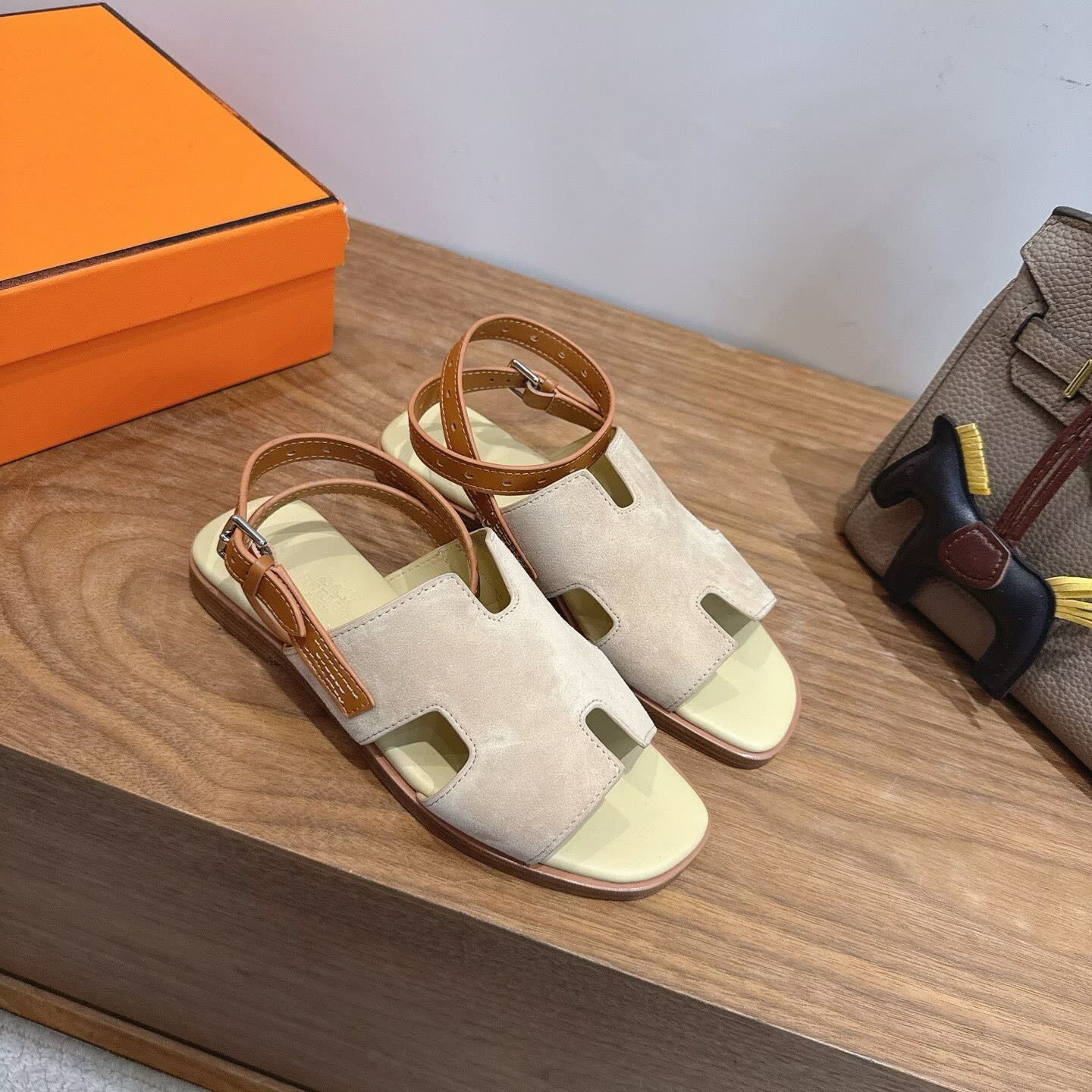 ua H**me5 maya sandal