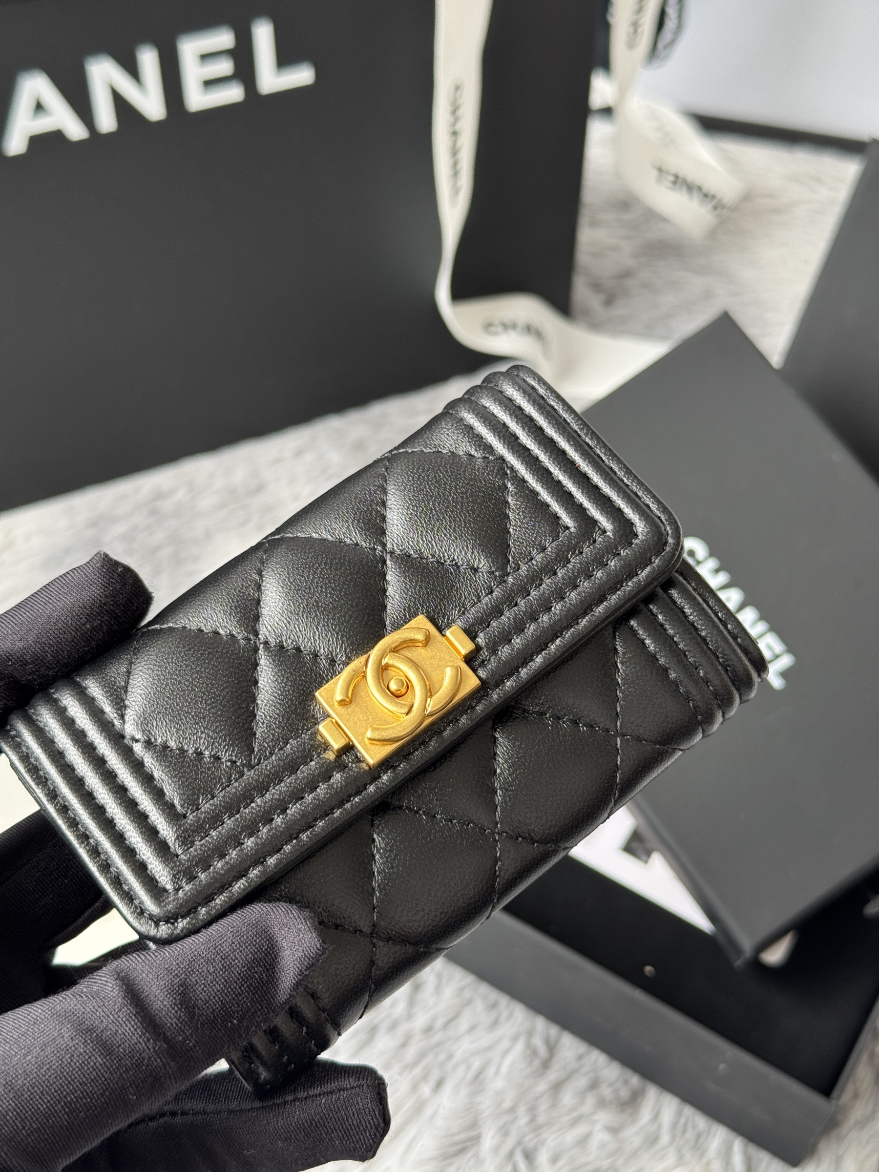 Chanel BOY CHANEL Flap Card Holder A80603 7.5x11.3x2.1cm