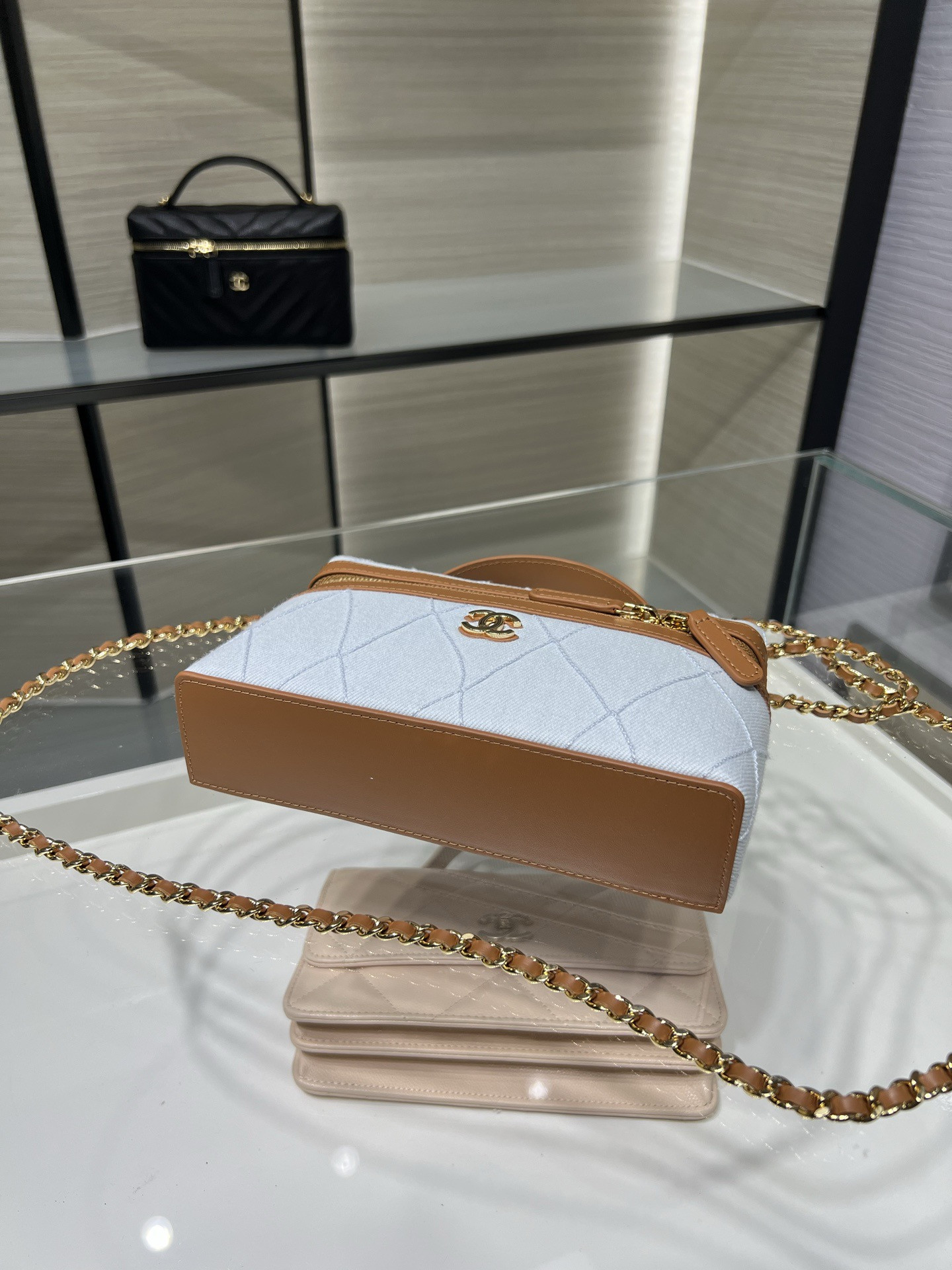 CHANEL Classic Vanity with chain Handbag AP5164 17x19.5x5cm