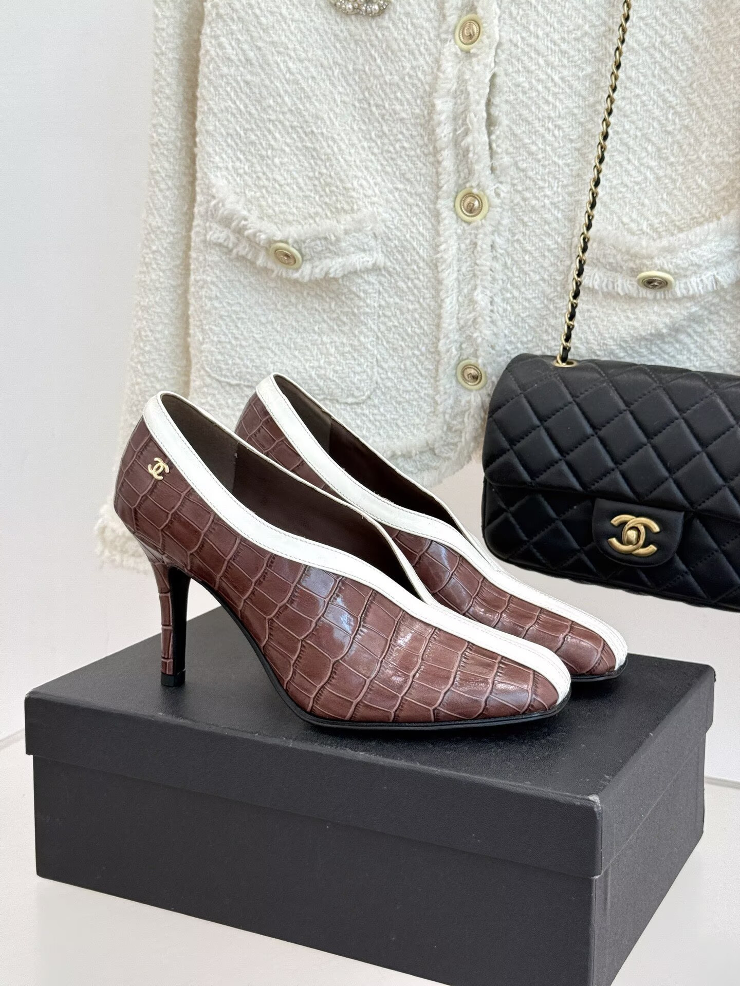 ua Ch**el pumps