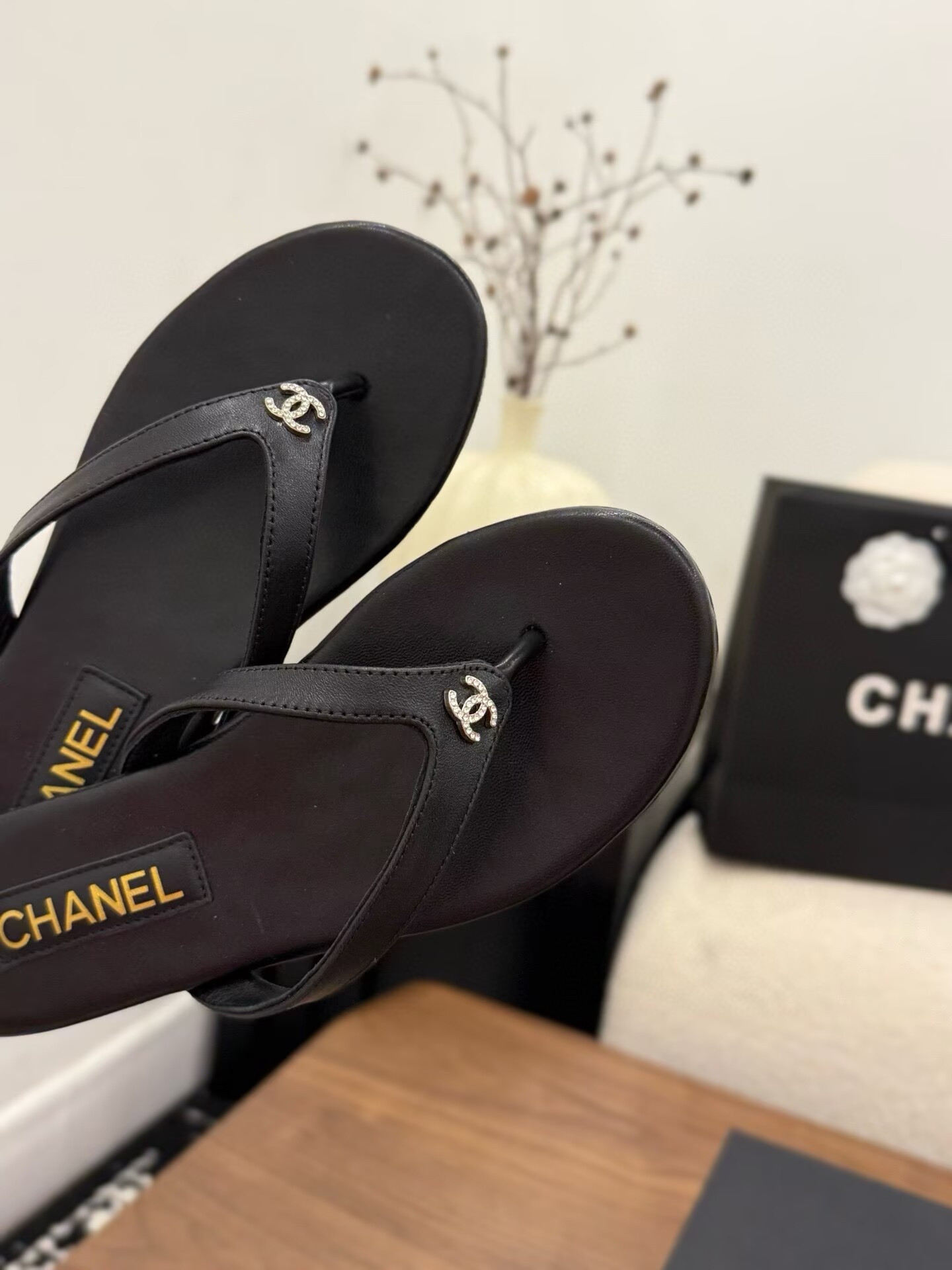 UA Chanel Slides
