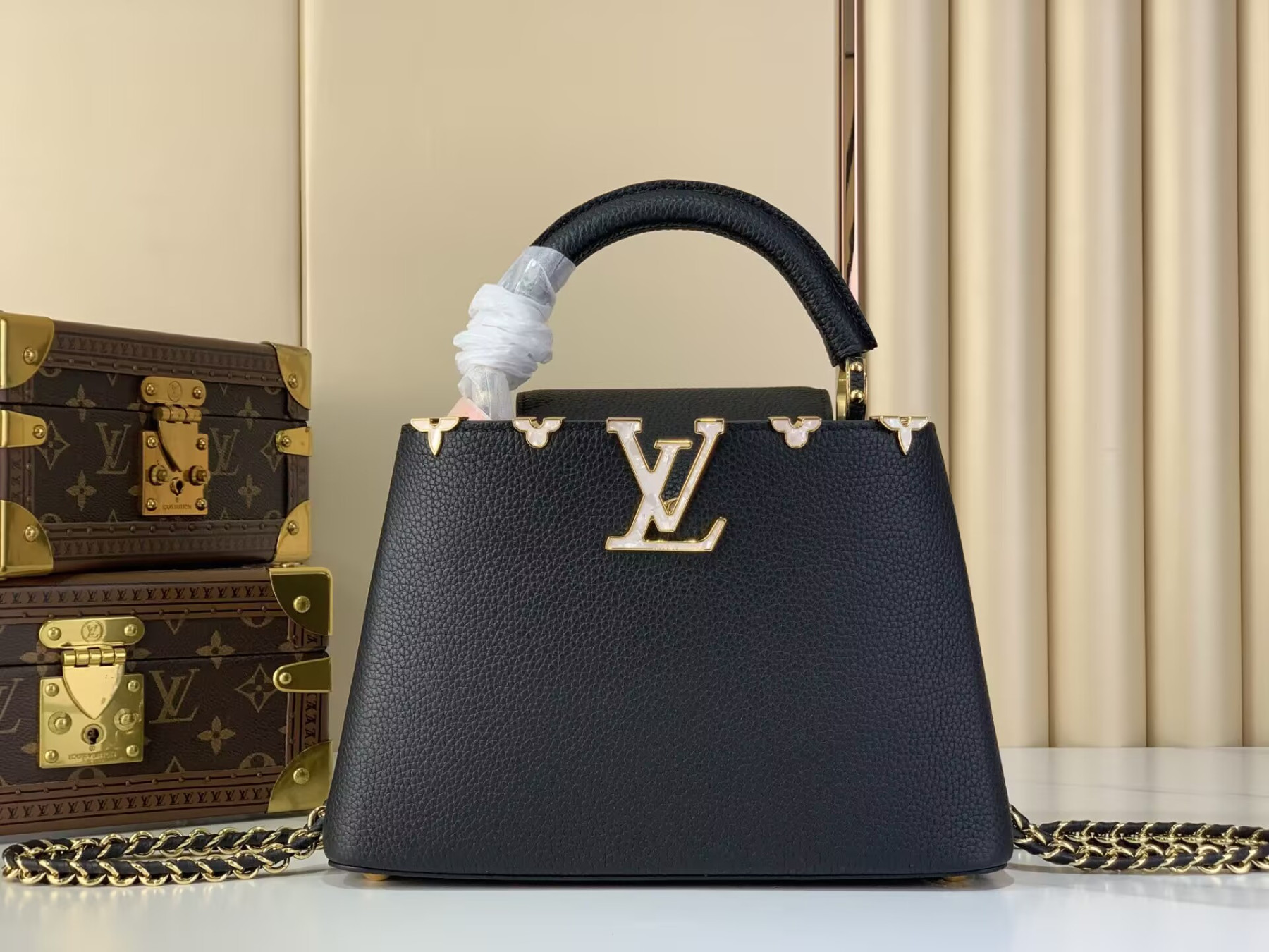LV Capucines BB M25404 27x17.3x9cm