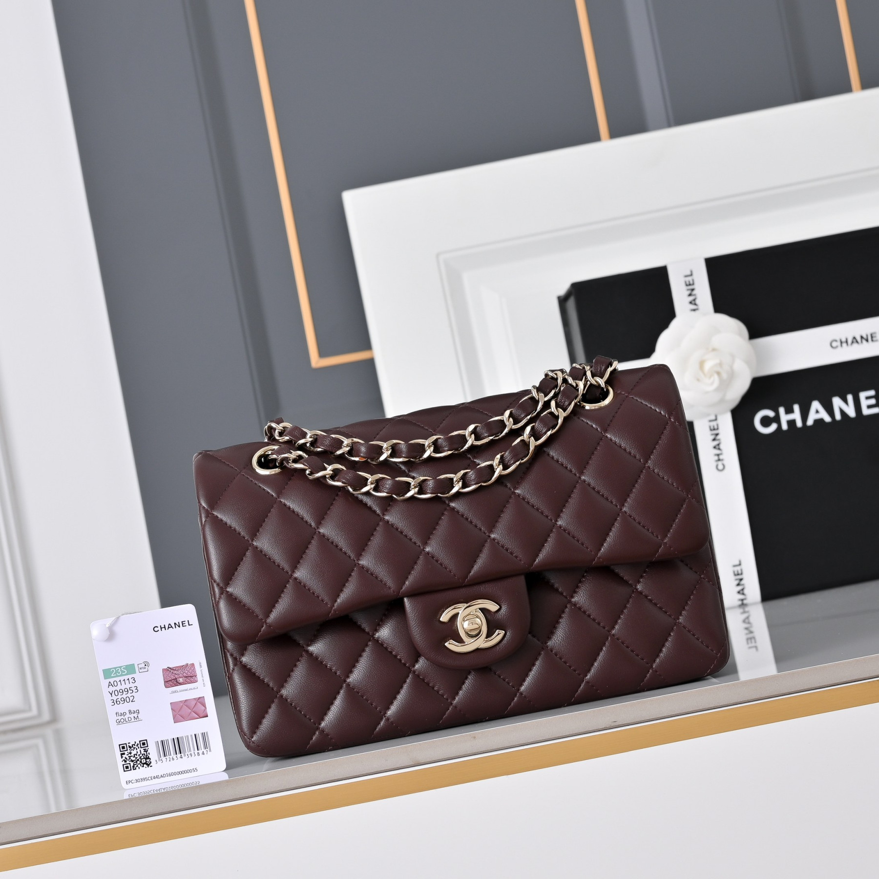 Chanel Classic Flap handbag Burgundy with light gold hardware A01113 23x14.5x6cm