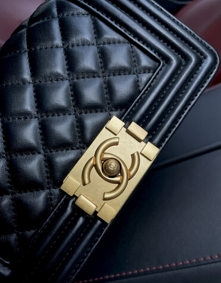 CHANEL Small BOY Handbag A67085 12x20.5x8.5cm