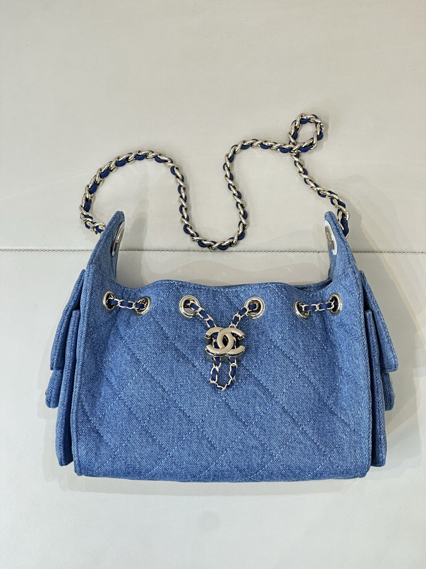 CHANEL 25C Bucket Bag 20x22x12.5cm