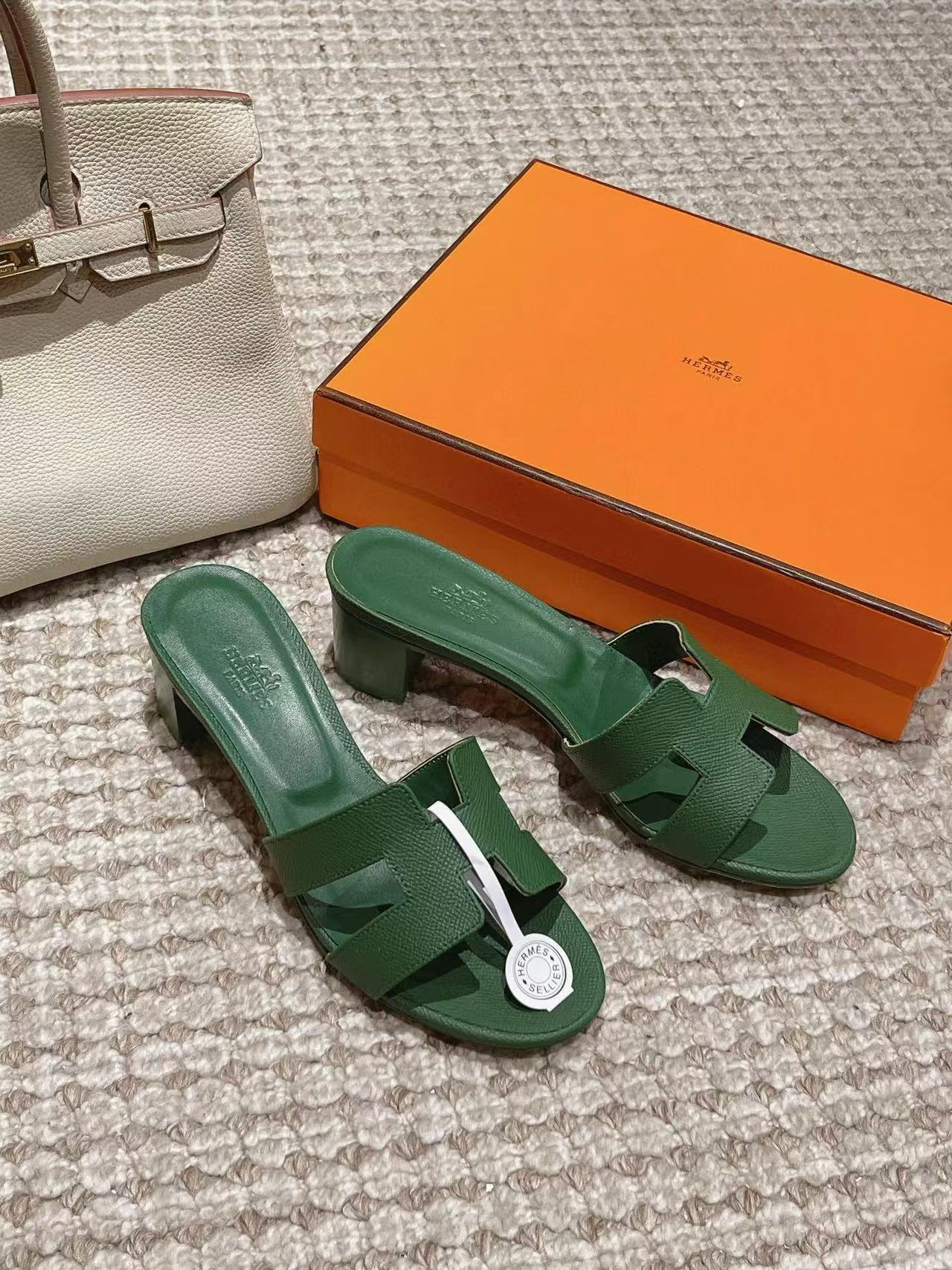 UA H**me5 Oasis sandal