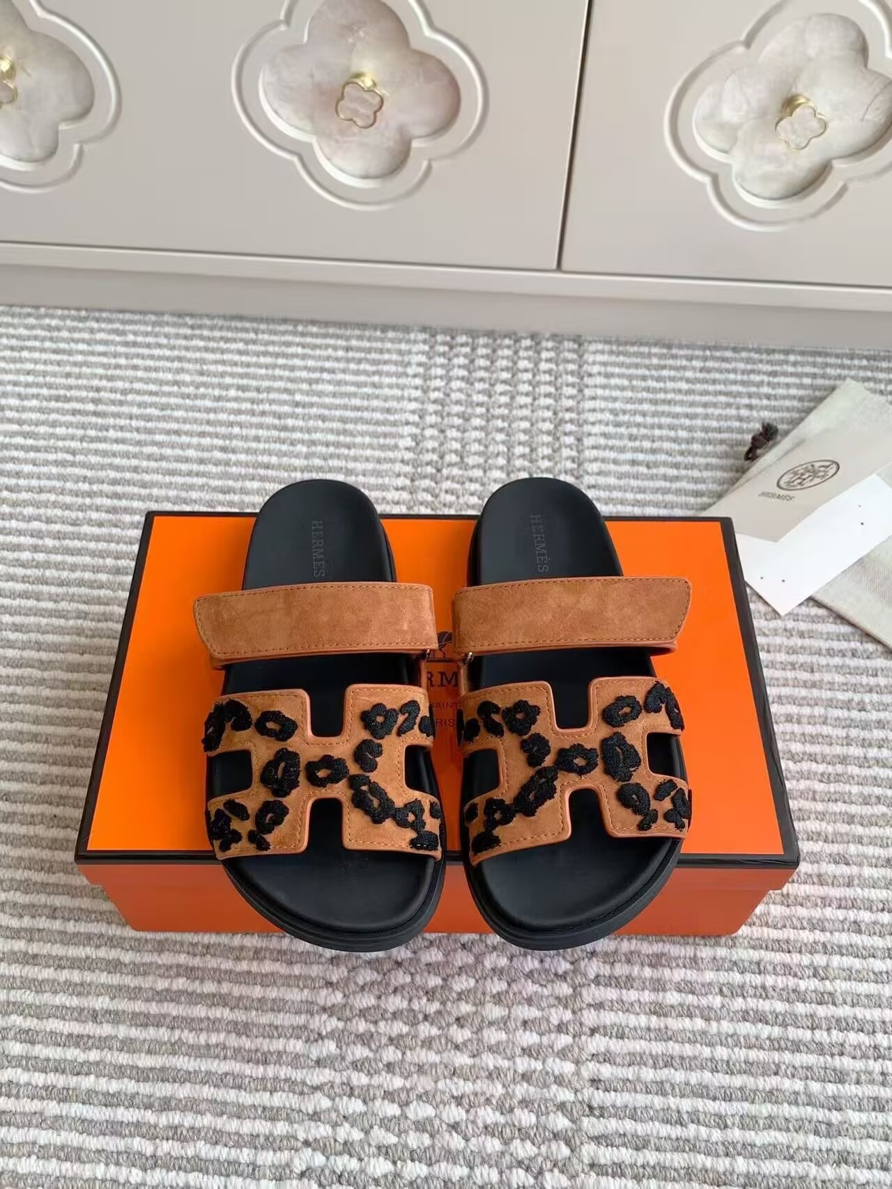 UA H**me5 Chypre Sandal