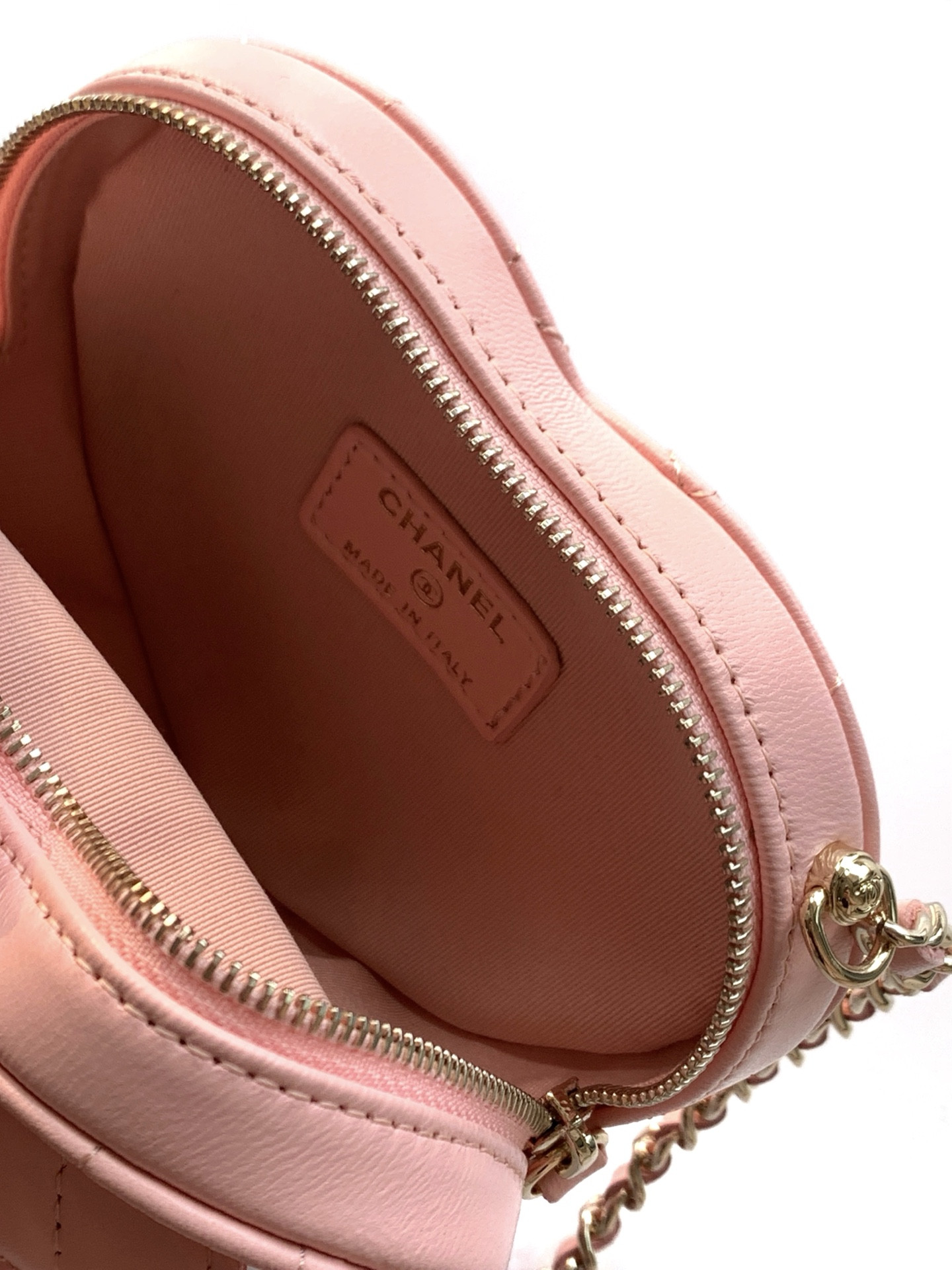 Chanel Mini 22S Heart Clutch With Chain 12x13x5.5cm