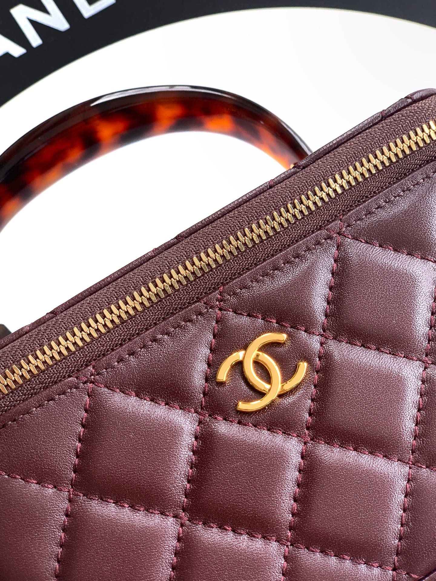 CHANEL Classic Vanity with chain Handbag 17x9.5x8cm