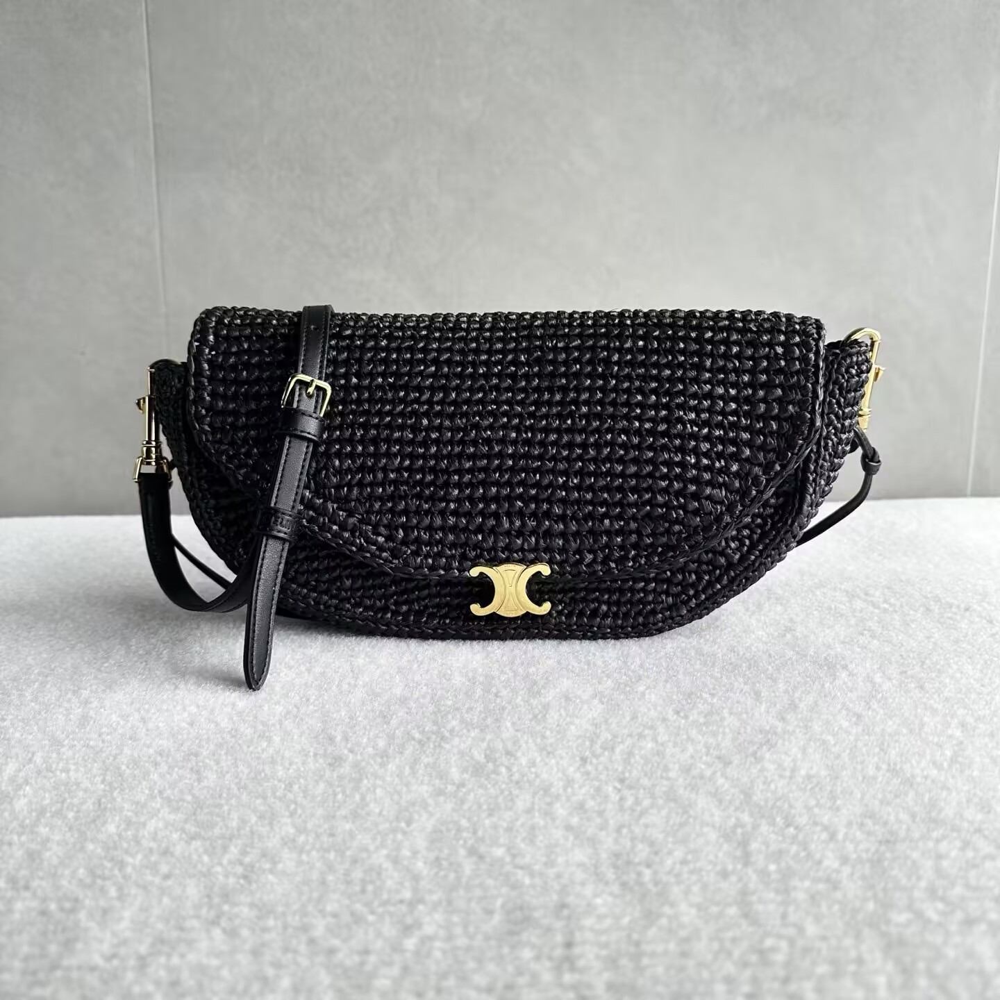 CELINE LITTLE HALFMOON SOFT TRIOMPHE IN Raffia 28.5x6x14cm