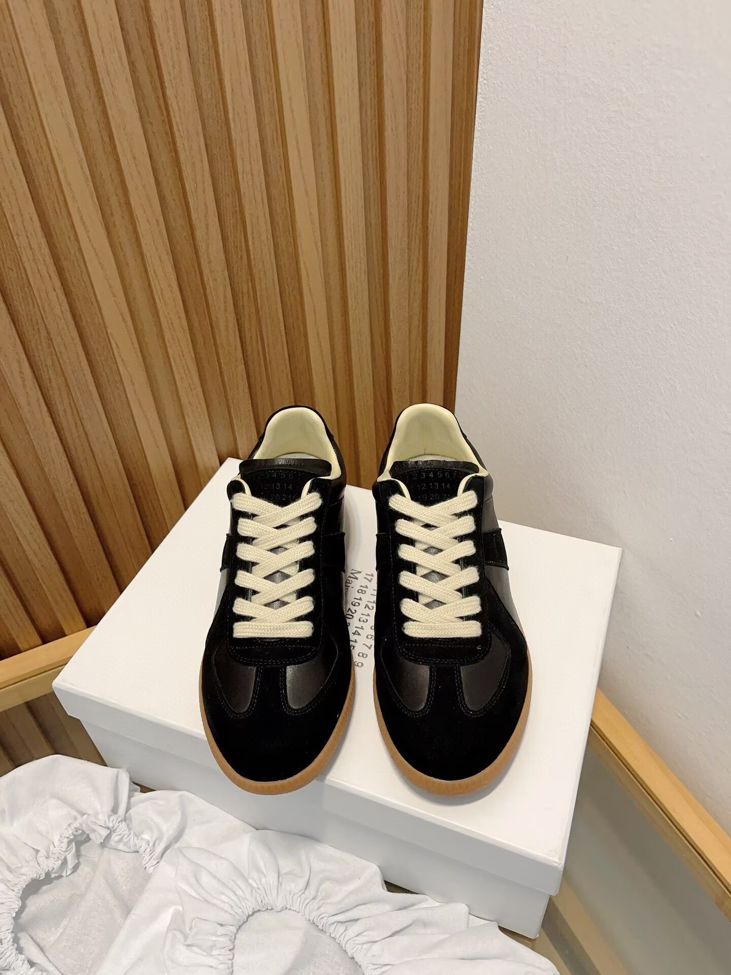 ua ma1s0n Marg*e1a mm6 black sneakers